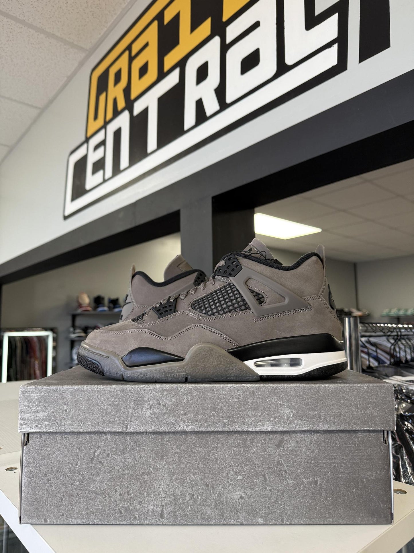 Jordan 4 "Cave Stone" Used Size 10