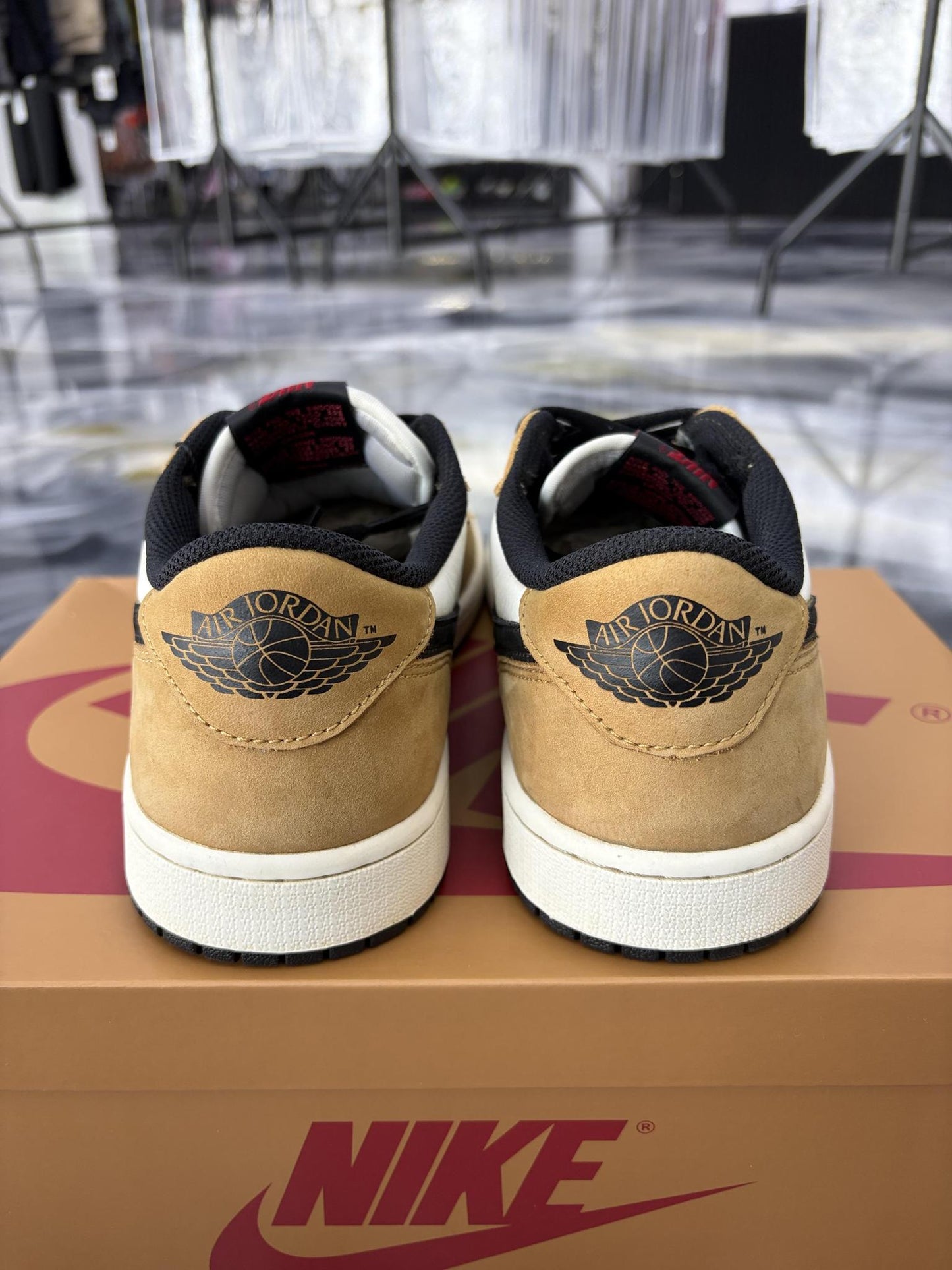 Jordan 1 Low "Rookie Of The Year" Used Size 9.5