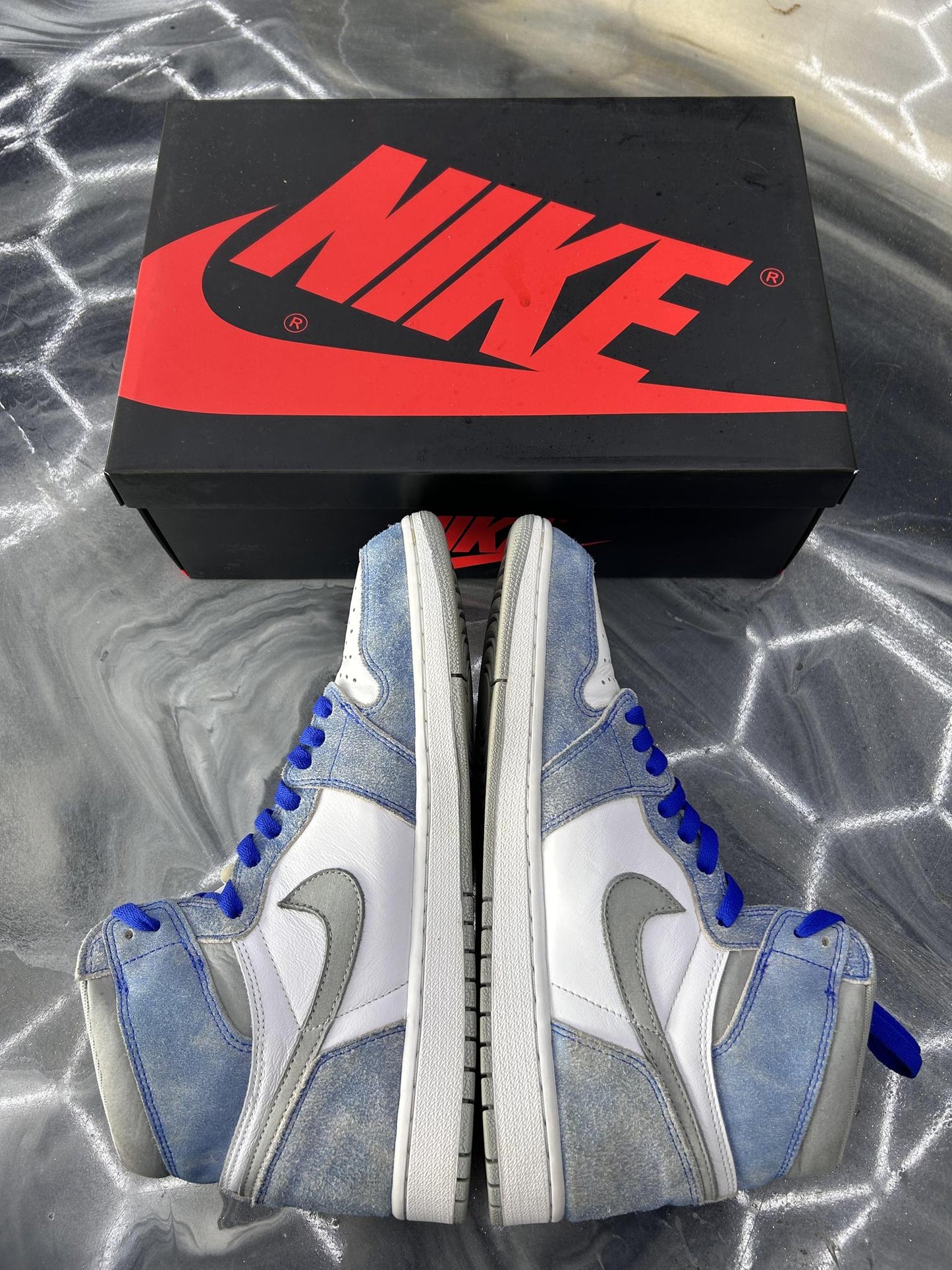 Jordan 1 "Hyper Royal Smoke Grey" Used Size 11.5