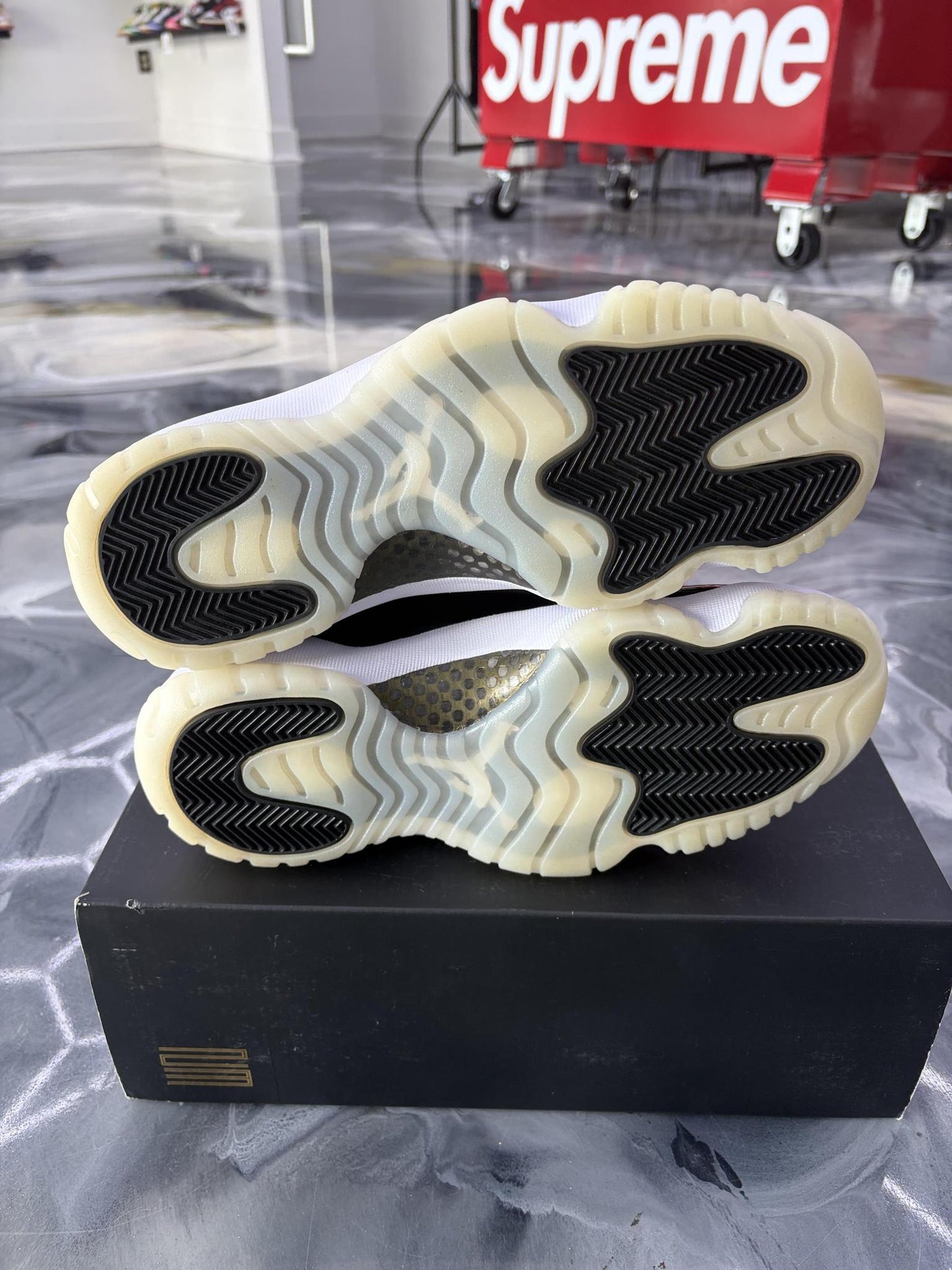 Jordan 11 "Gratitude" Used Size 9
