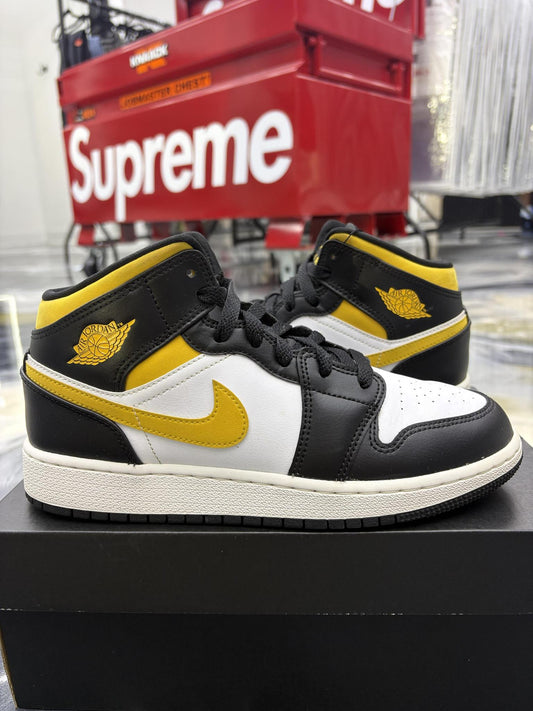 Jordan 1 Mid "Pollen" Used Size 6Y/7.5W