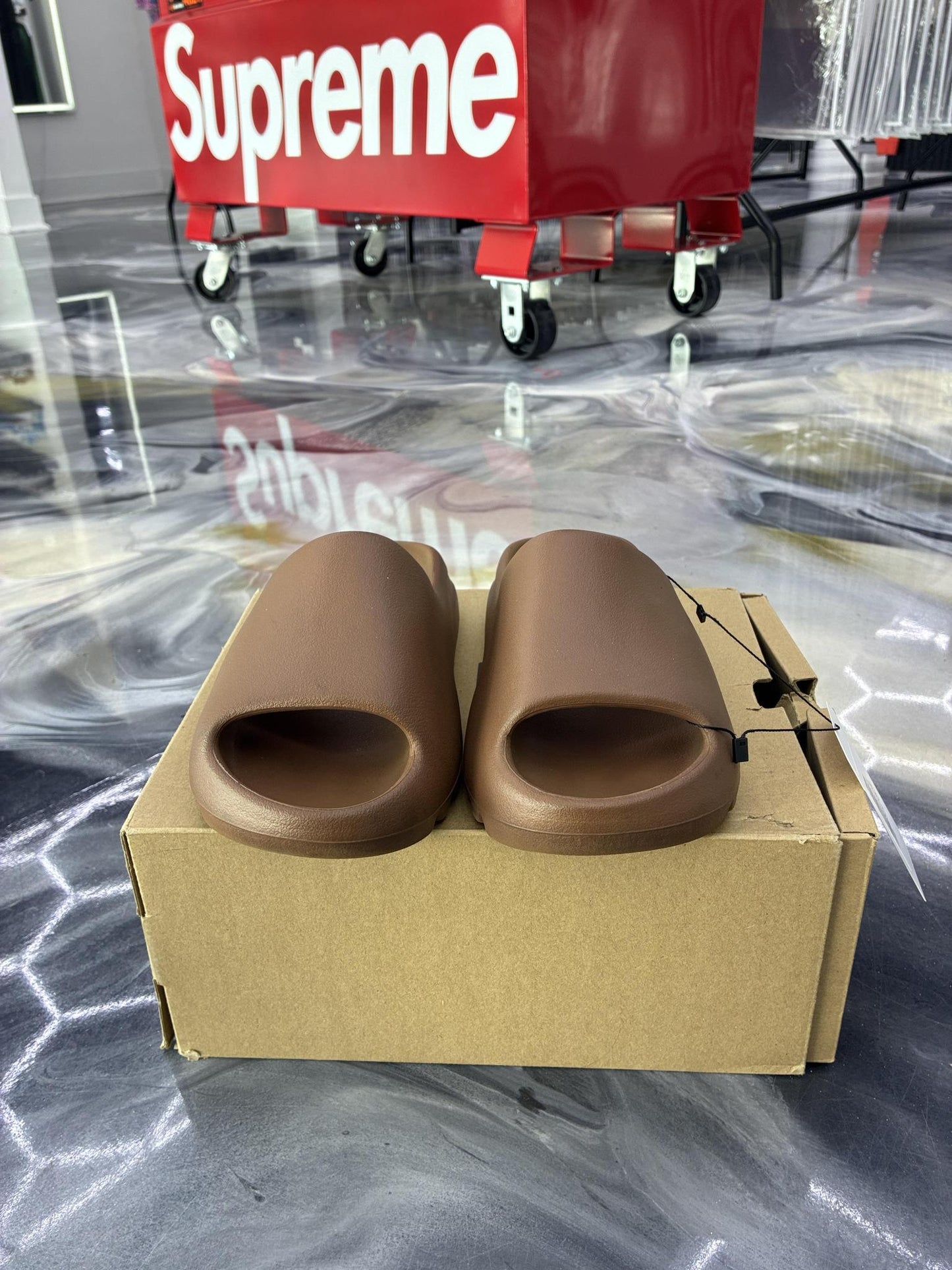 Yeezy Slide Flax Used Size 7Y/8.5W