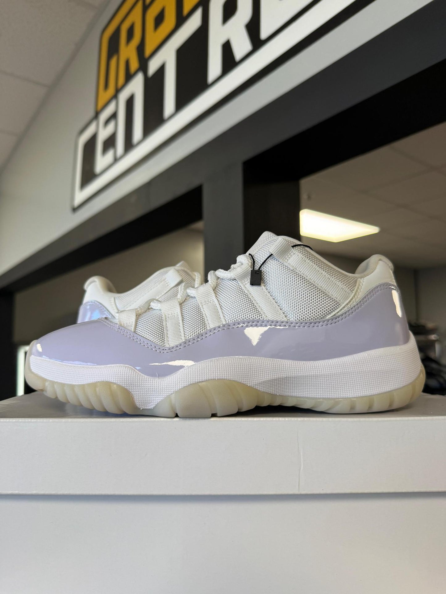 Jordan 11 Low "Pure Violet" Used Size 7Y/8.5W
