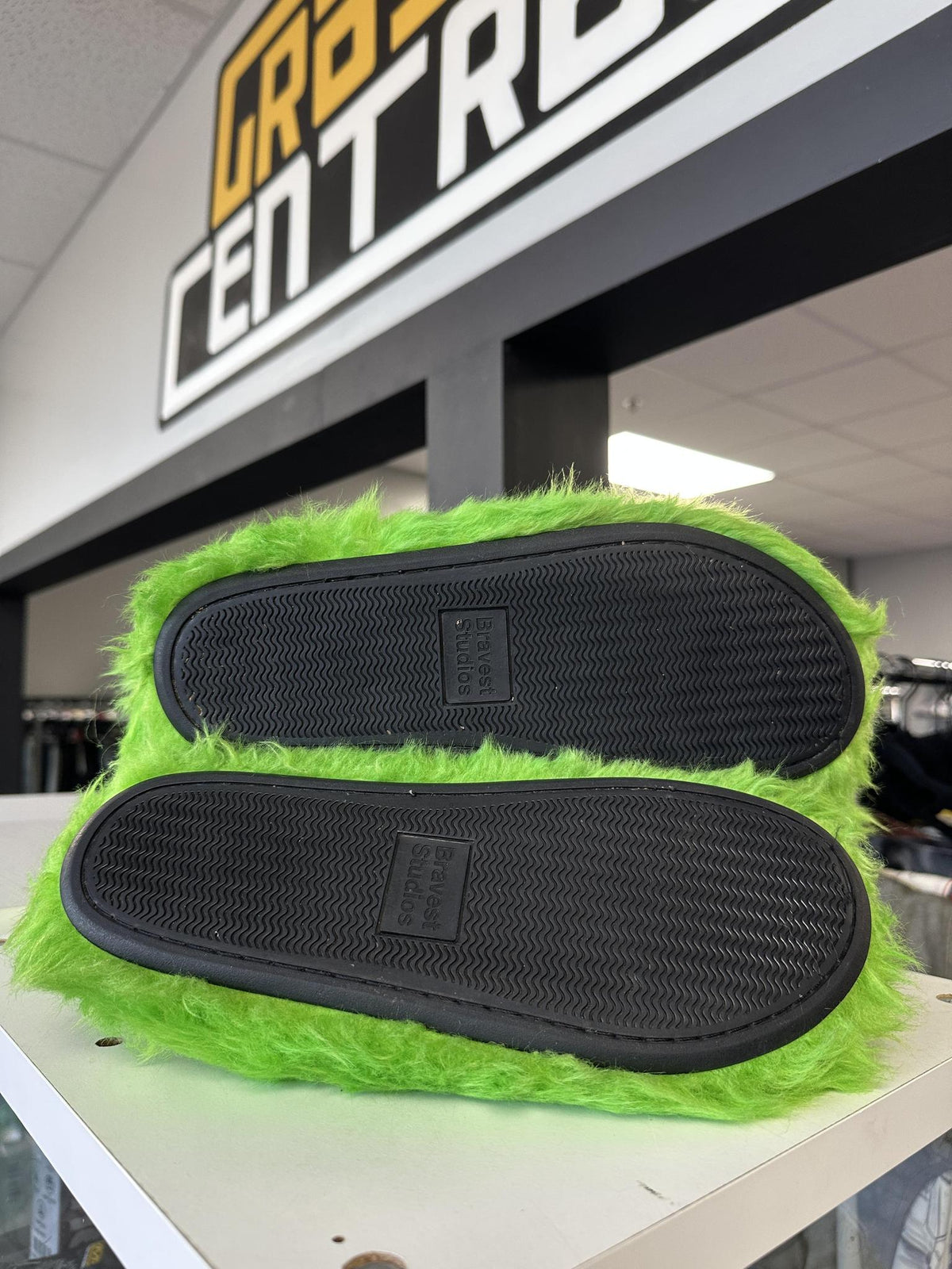 Bear Claw Slides "Green" Size 11 Used