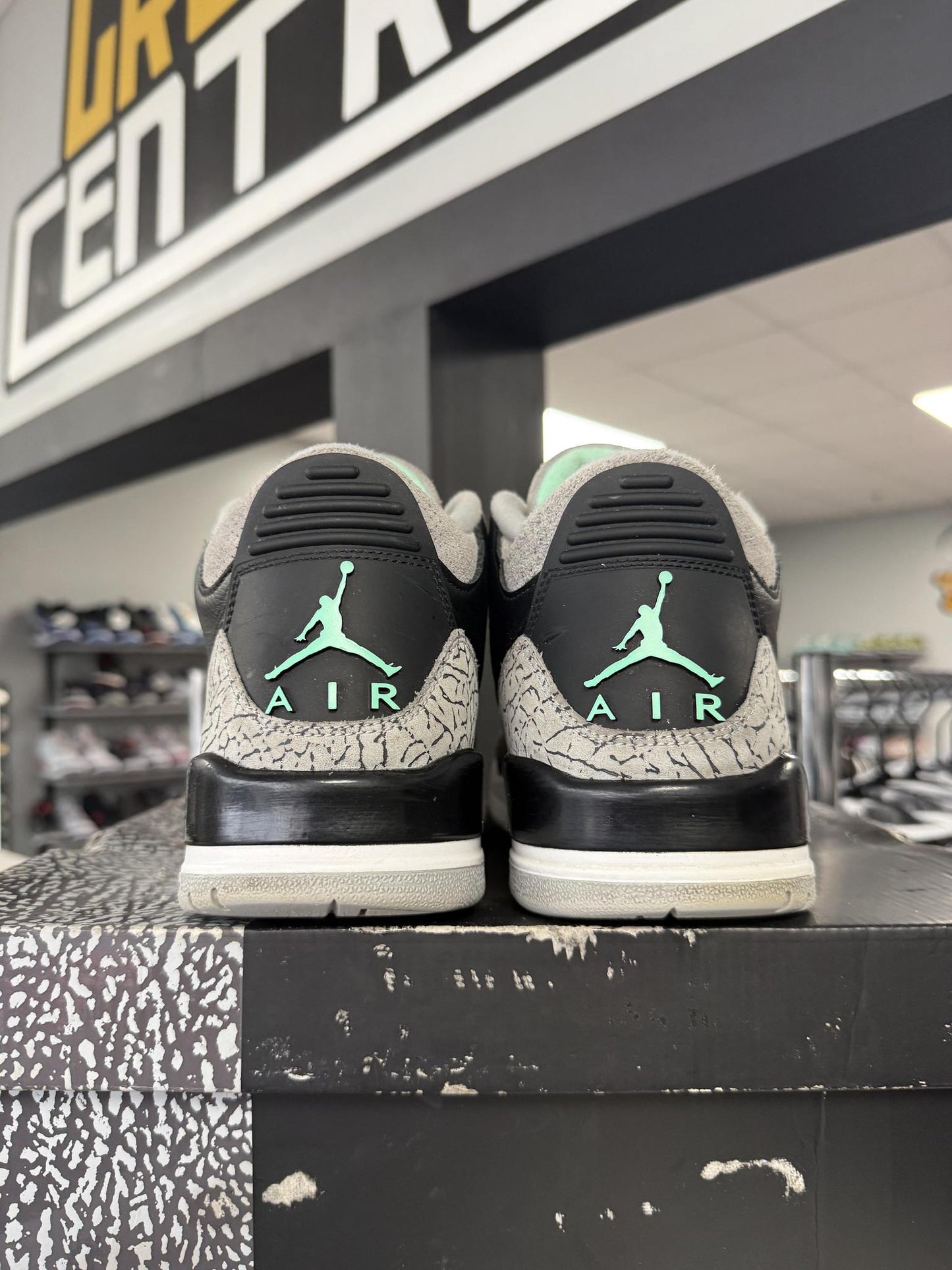 Jordan 3 "Glow Green" Used Size 10