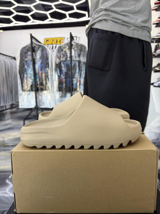 Yeezy Slide "Pure" Used Size 6Y/7.5W
