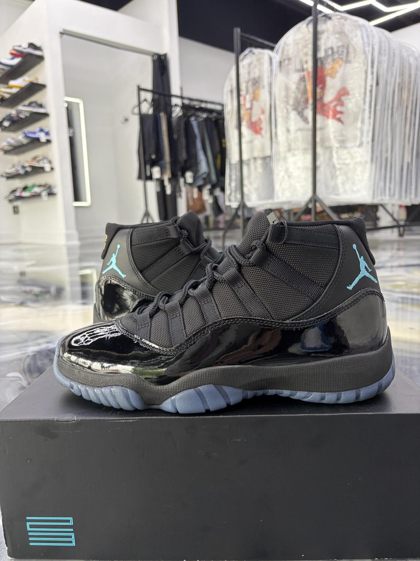 Jordan 11 "Gamma" Used Size 9