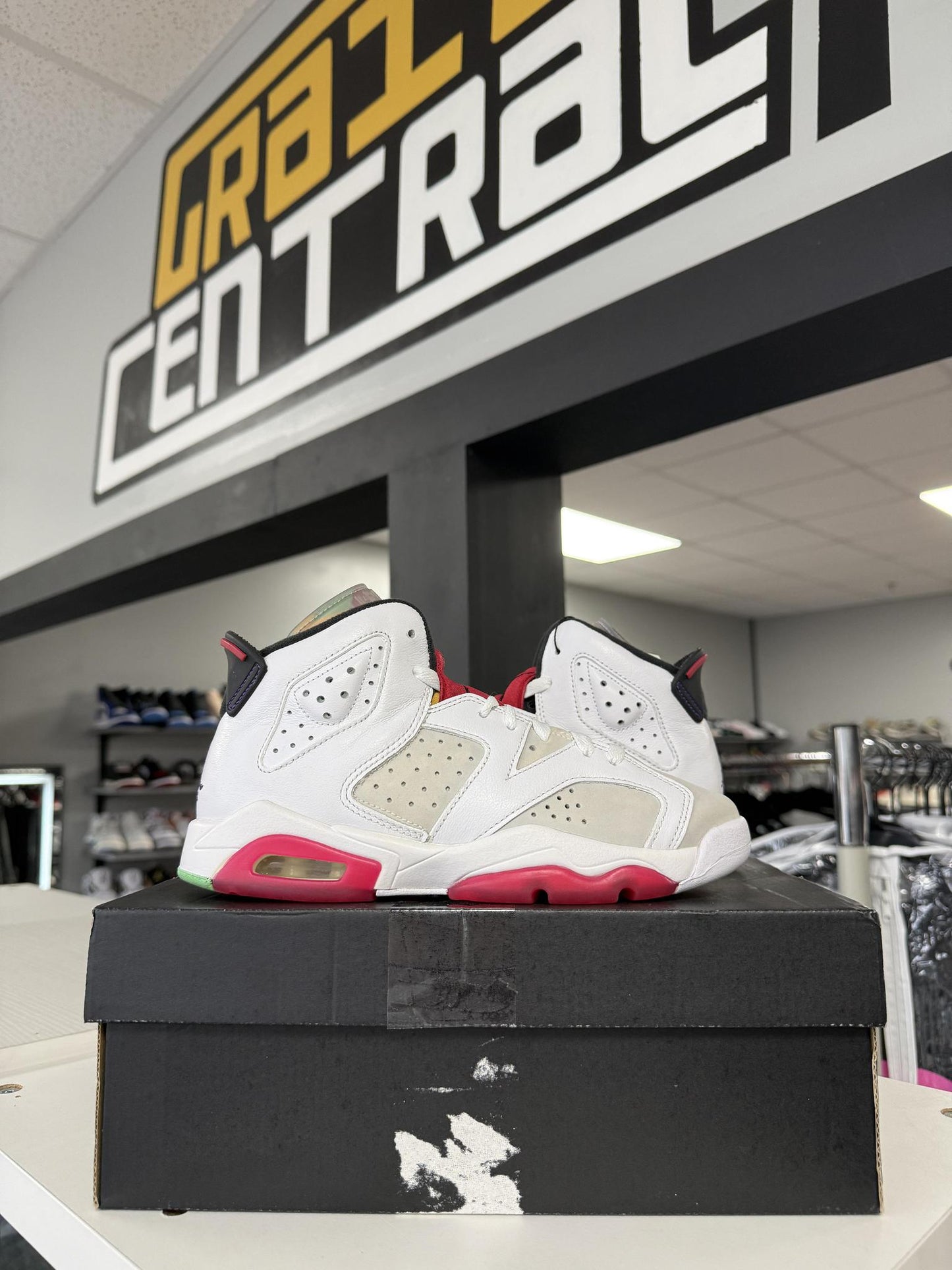 Jordan 6 "Hare" Used Size 4.5Y/6W