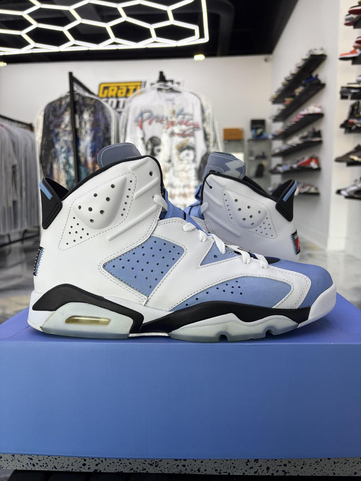 Jordan 6 "UNC" Used Size 11