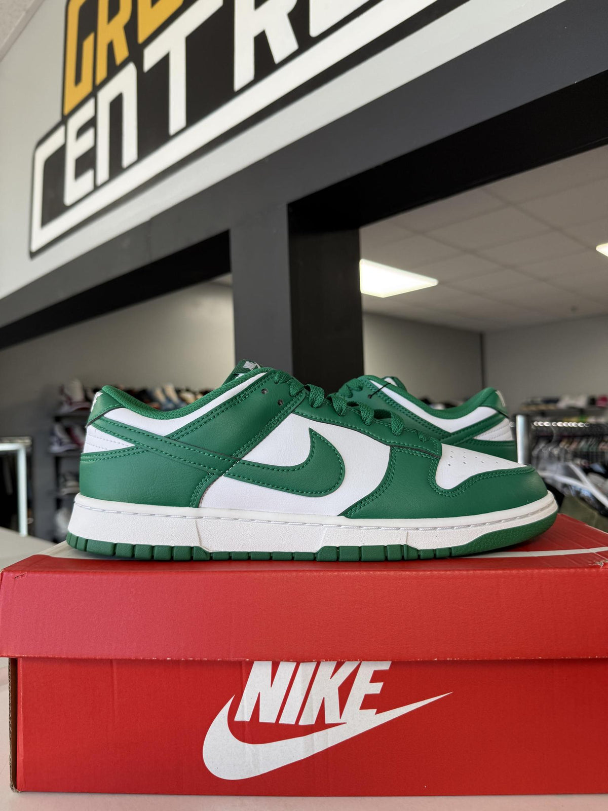 Nike Dunk Low "Malachite Green" Used Size 10.5