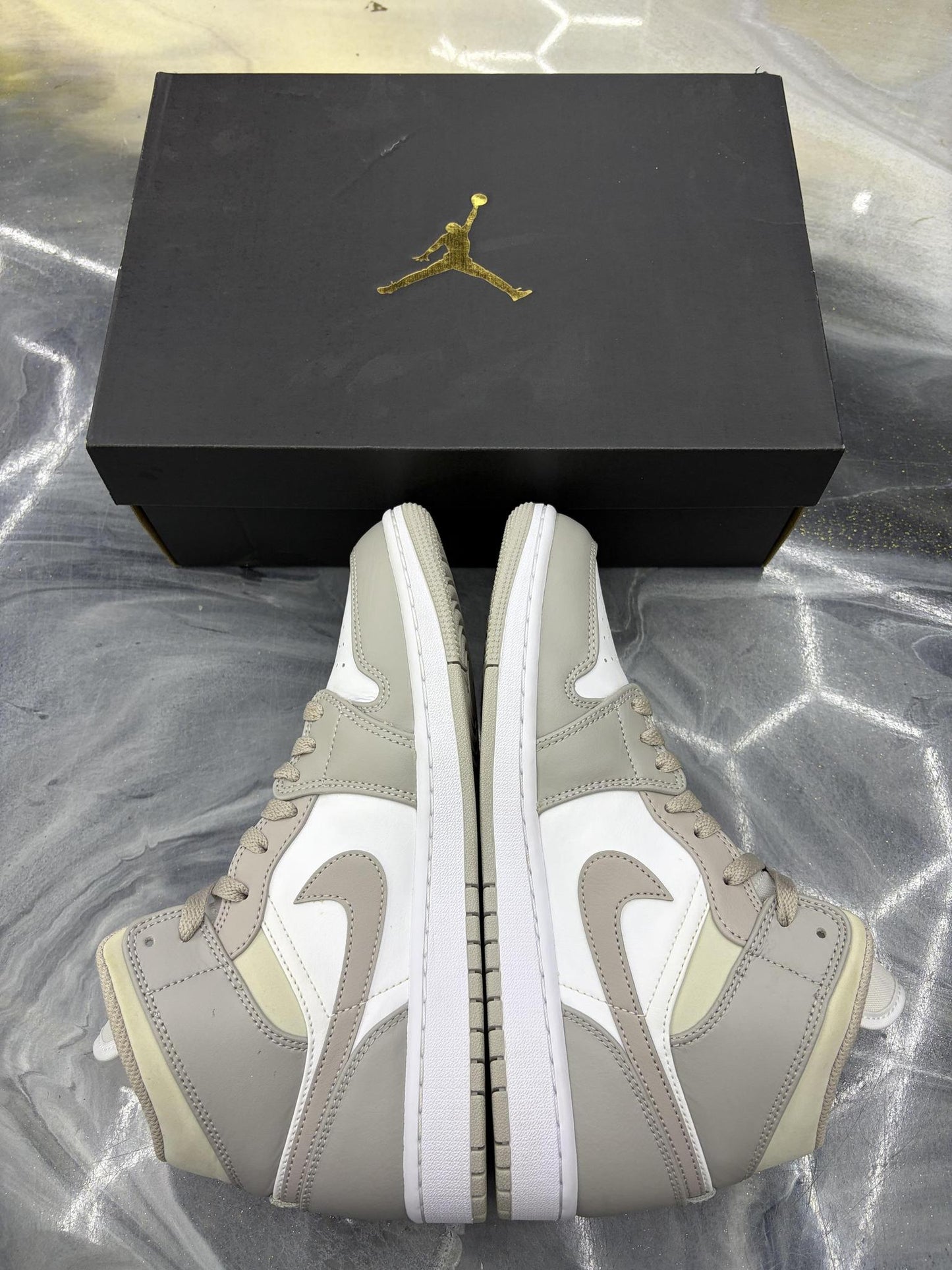 Jordan 1 Mid "Linen" Used Size 8.5