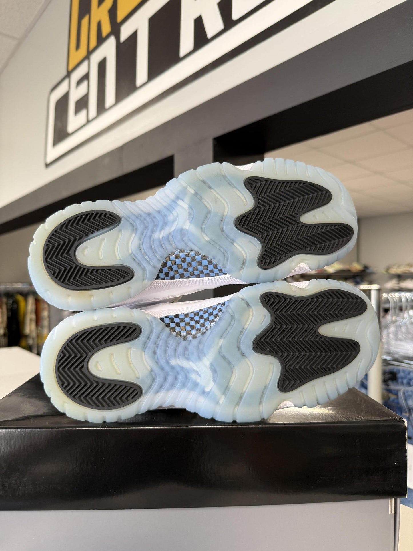 Jordan 11 "Legend Blue" Used Size 6.5Y/8W