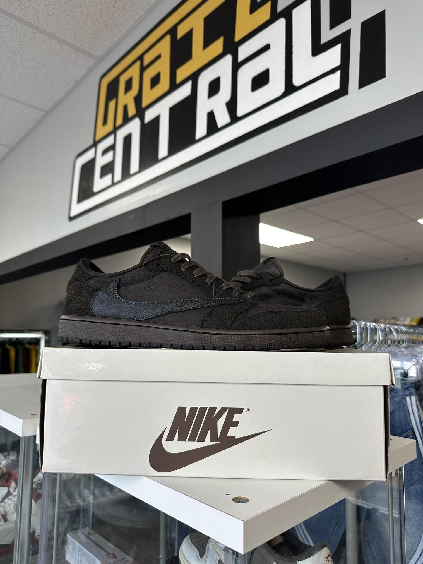 Jordan 1 Low Travis Scott "Velvet" Used Size 14