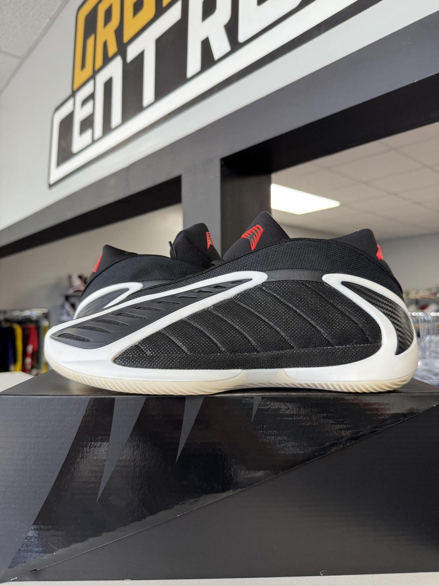 Adidas AE2 "Black White" Used Size 11