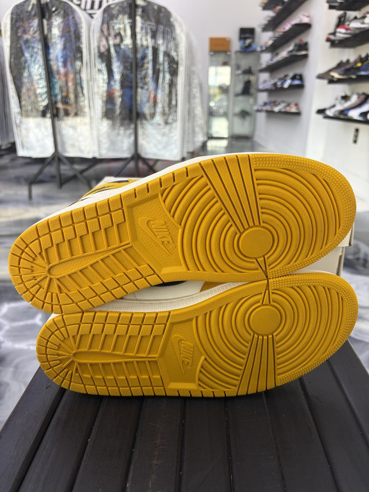 Jordan 1 "Yellow Ochre" Used Size 9