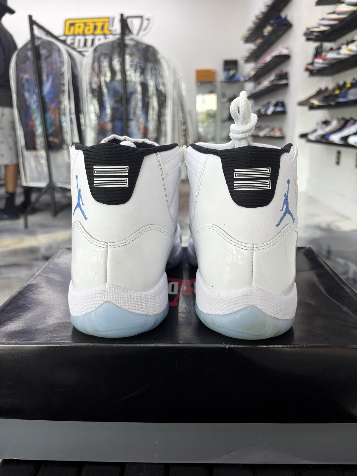 Jordan 11 "Legend Blue" Used Size 9