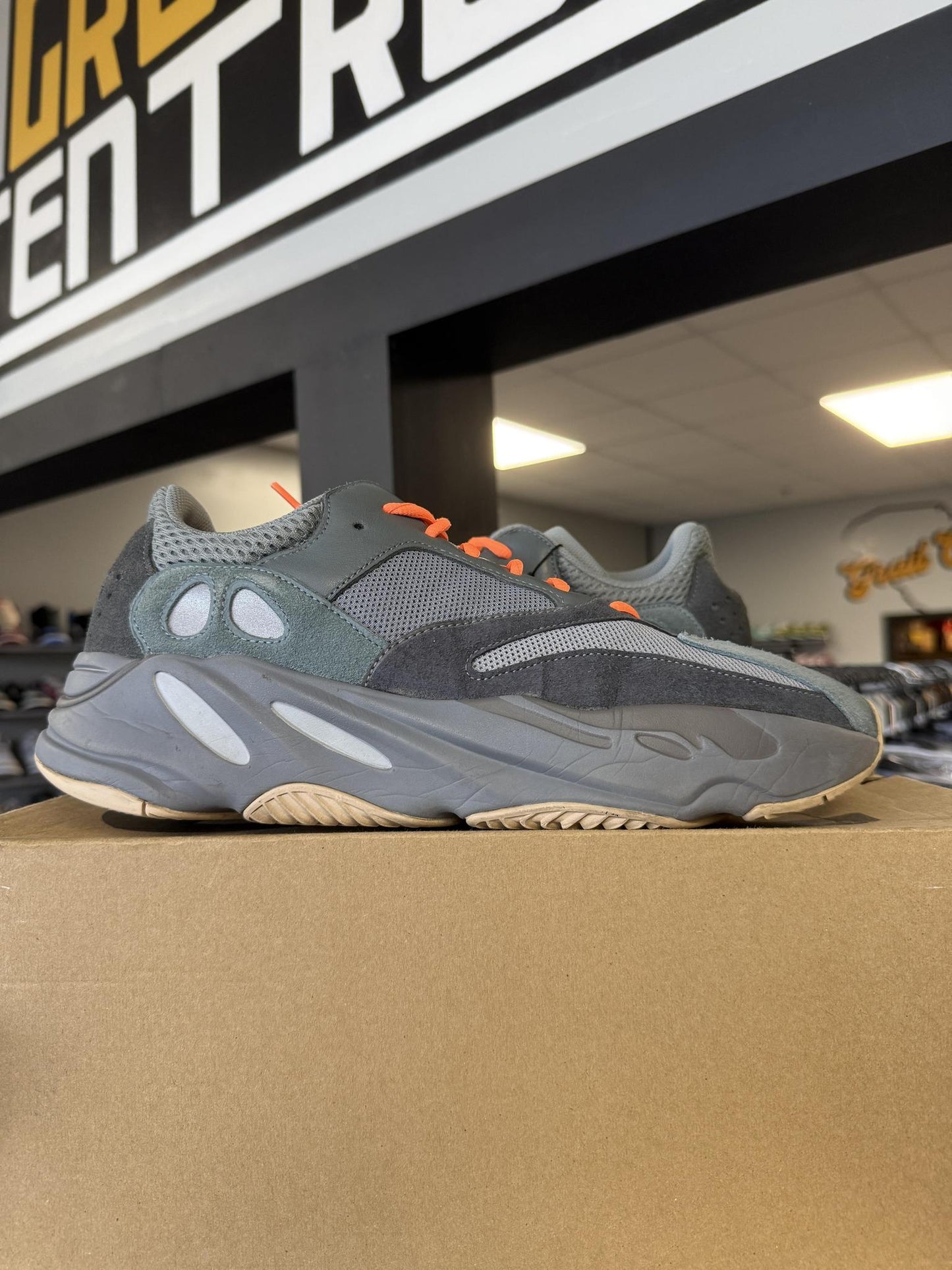Yeezy 700 "Teal Blue" Used Size 12