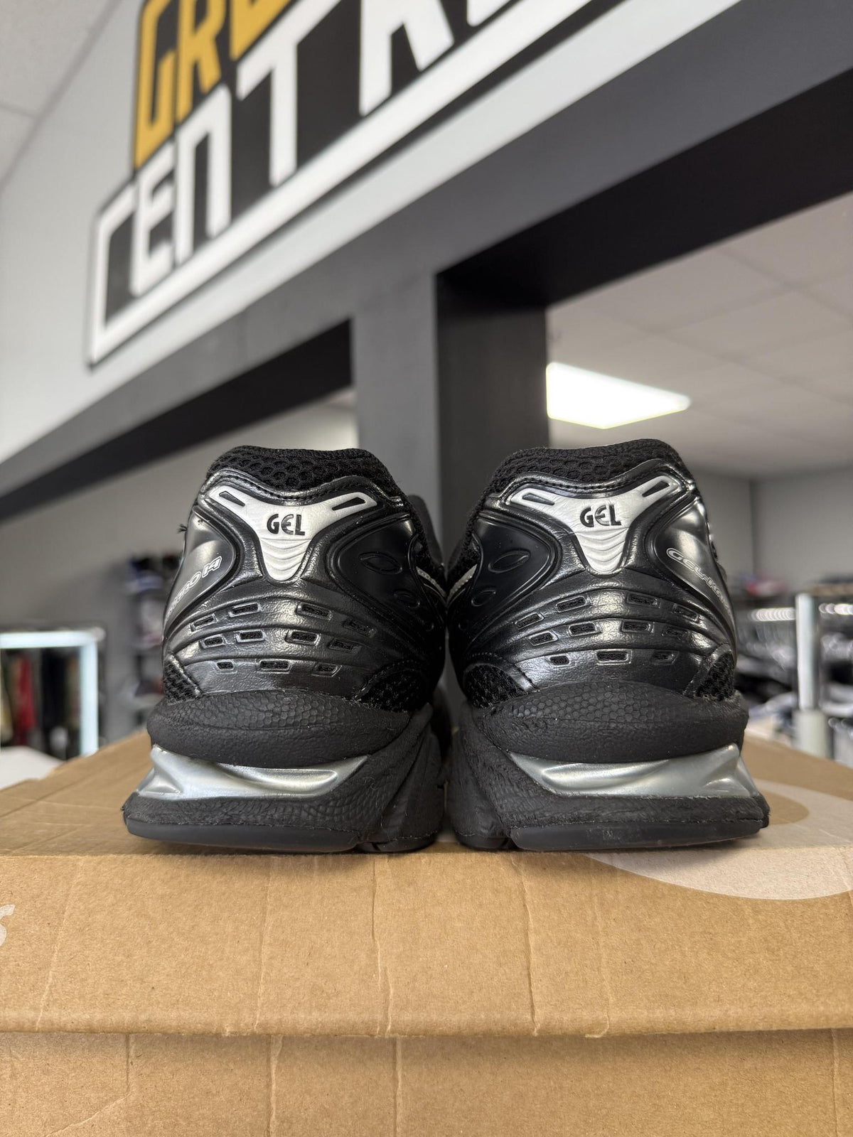 Asics Gel Kayano 14 "Black" Used Size 9.5