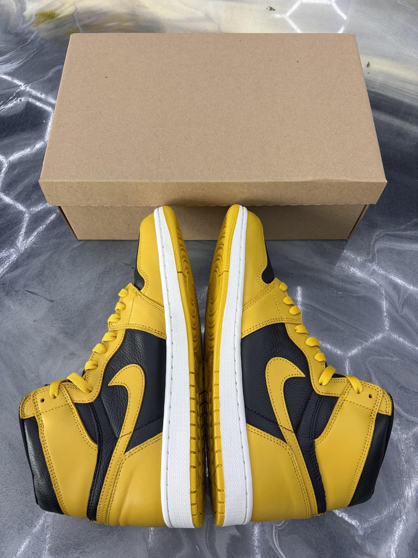 Jordan 1 Retro High "Pollen" Used Size 11.5