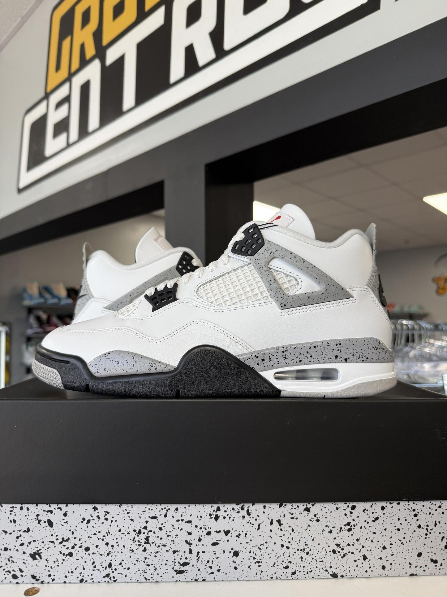 Jordan 4 "White Cement" Used Size 10.5