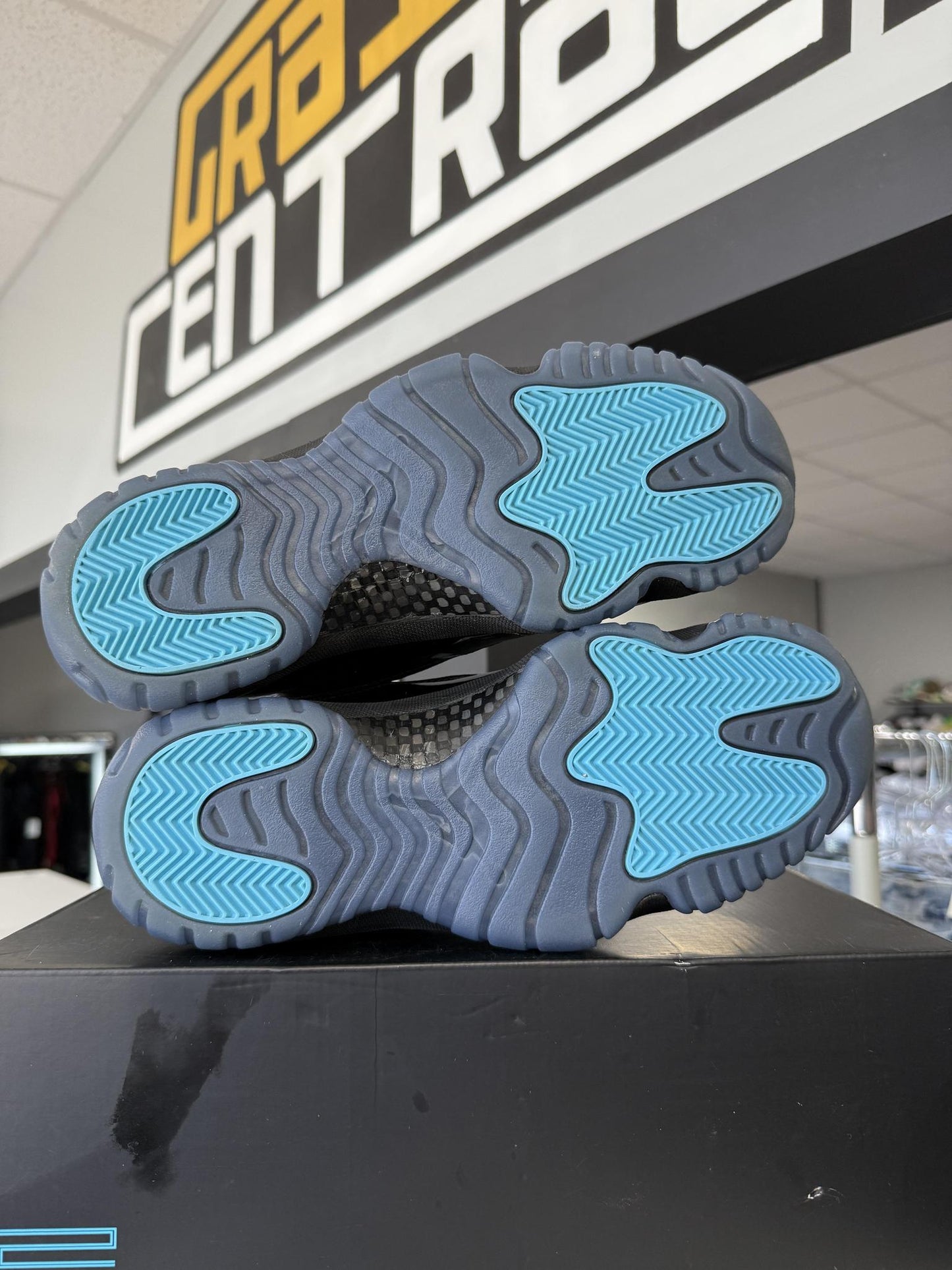 Jordan 11 "Gamma" Used Size 8.5