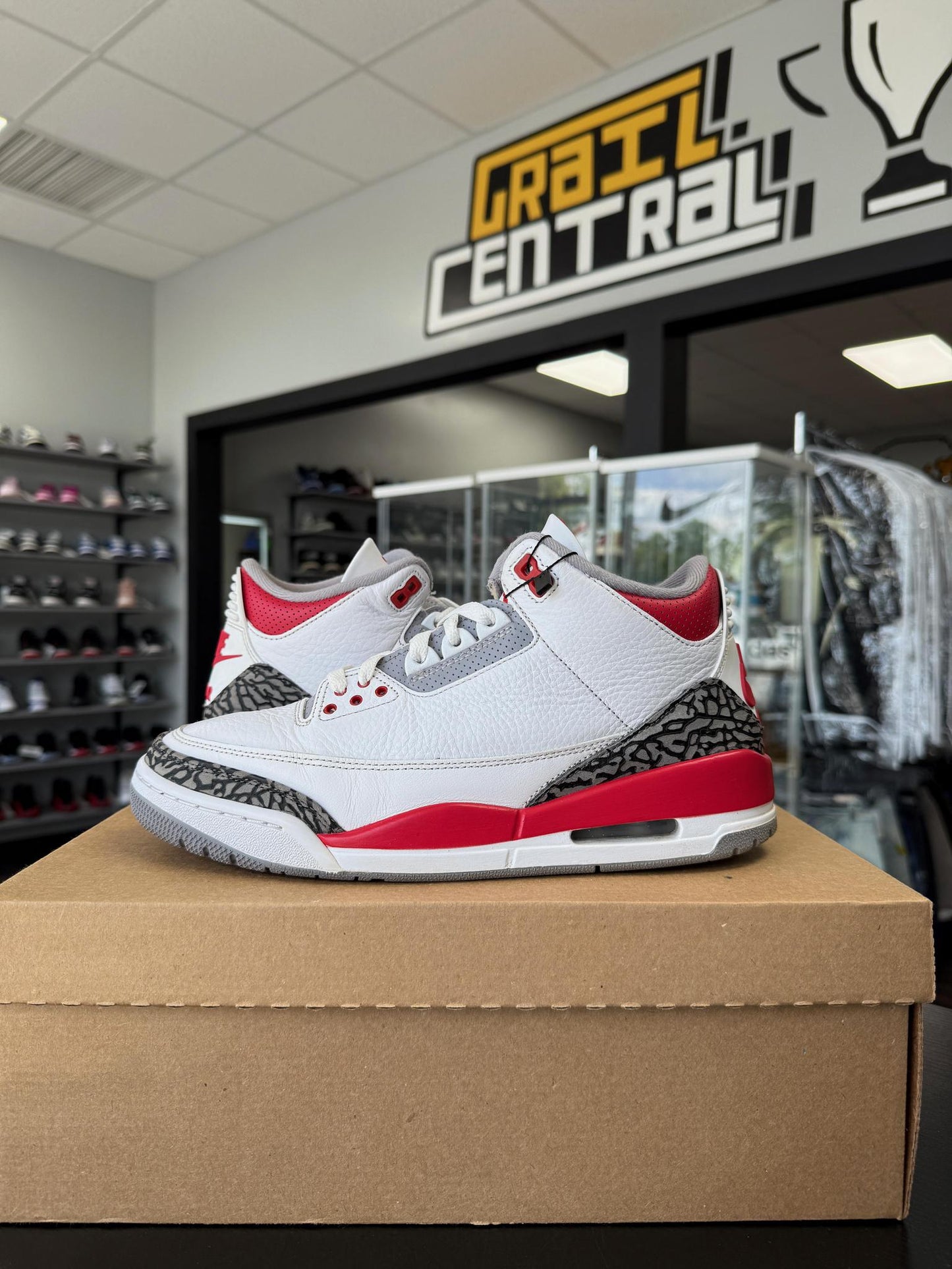 Jordan 3 Fire Red Used Size 9