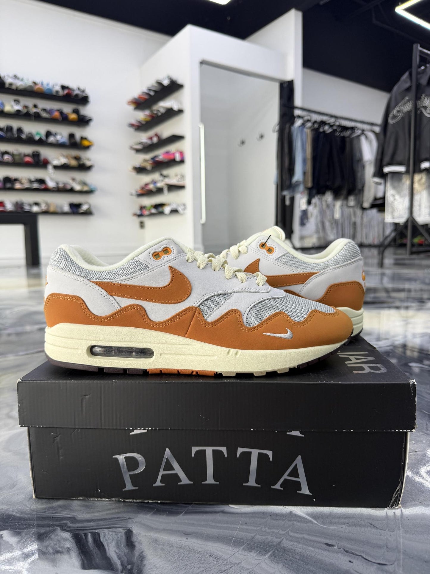 Nike X Patta Air Max 1 "Monarch Orange" Used Size 11