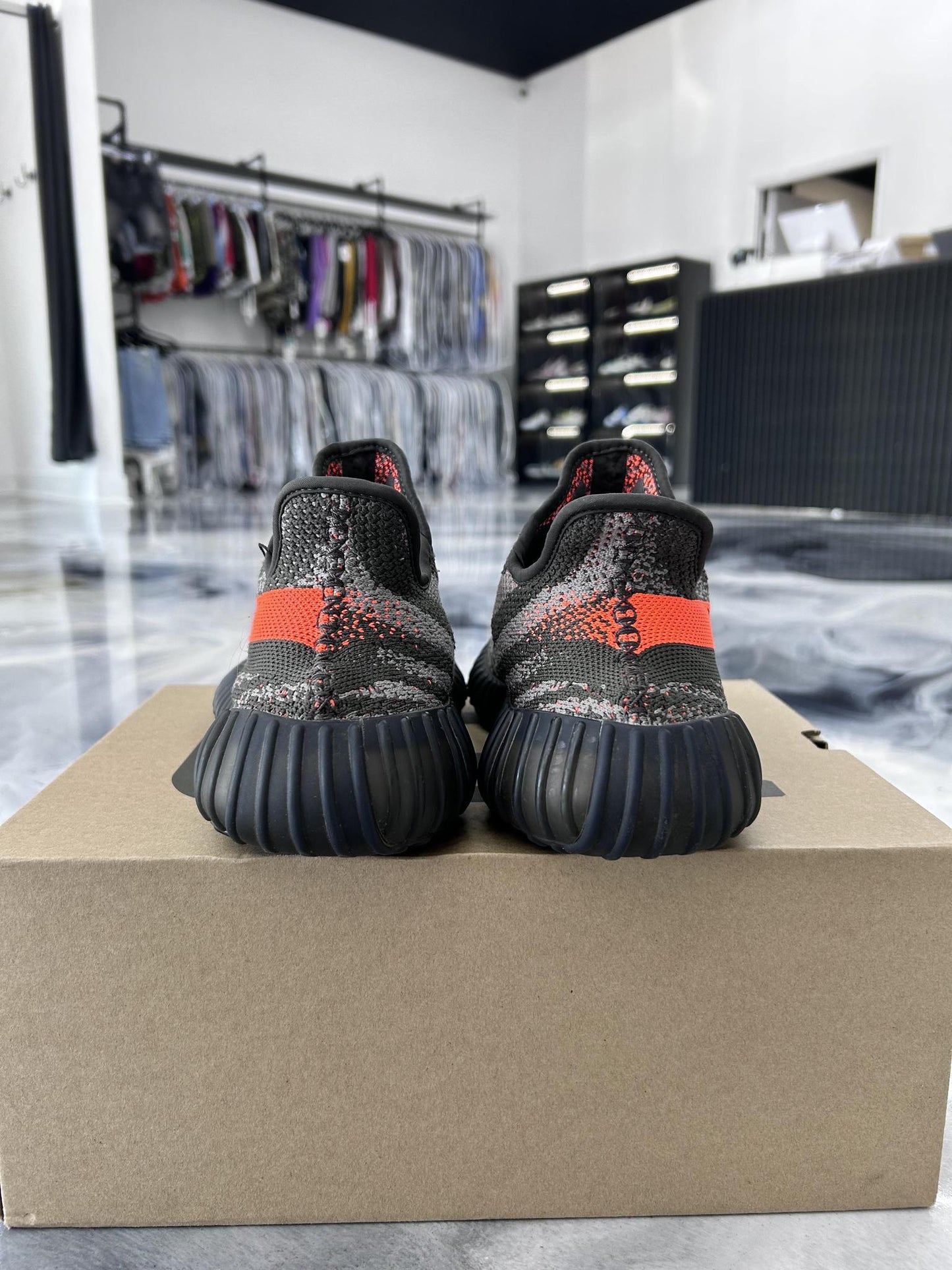 Yeezy 350 V2 "Carbon Beluga" Used Size 9