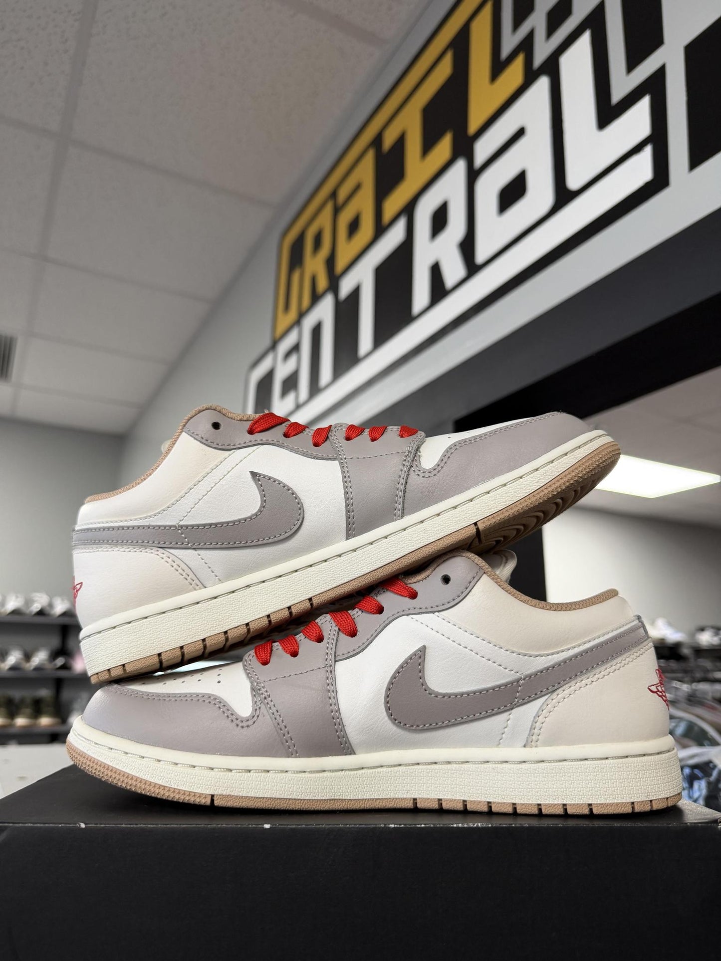 Jordan 1 Low "Sail Fire Red" Used Size 8