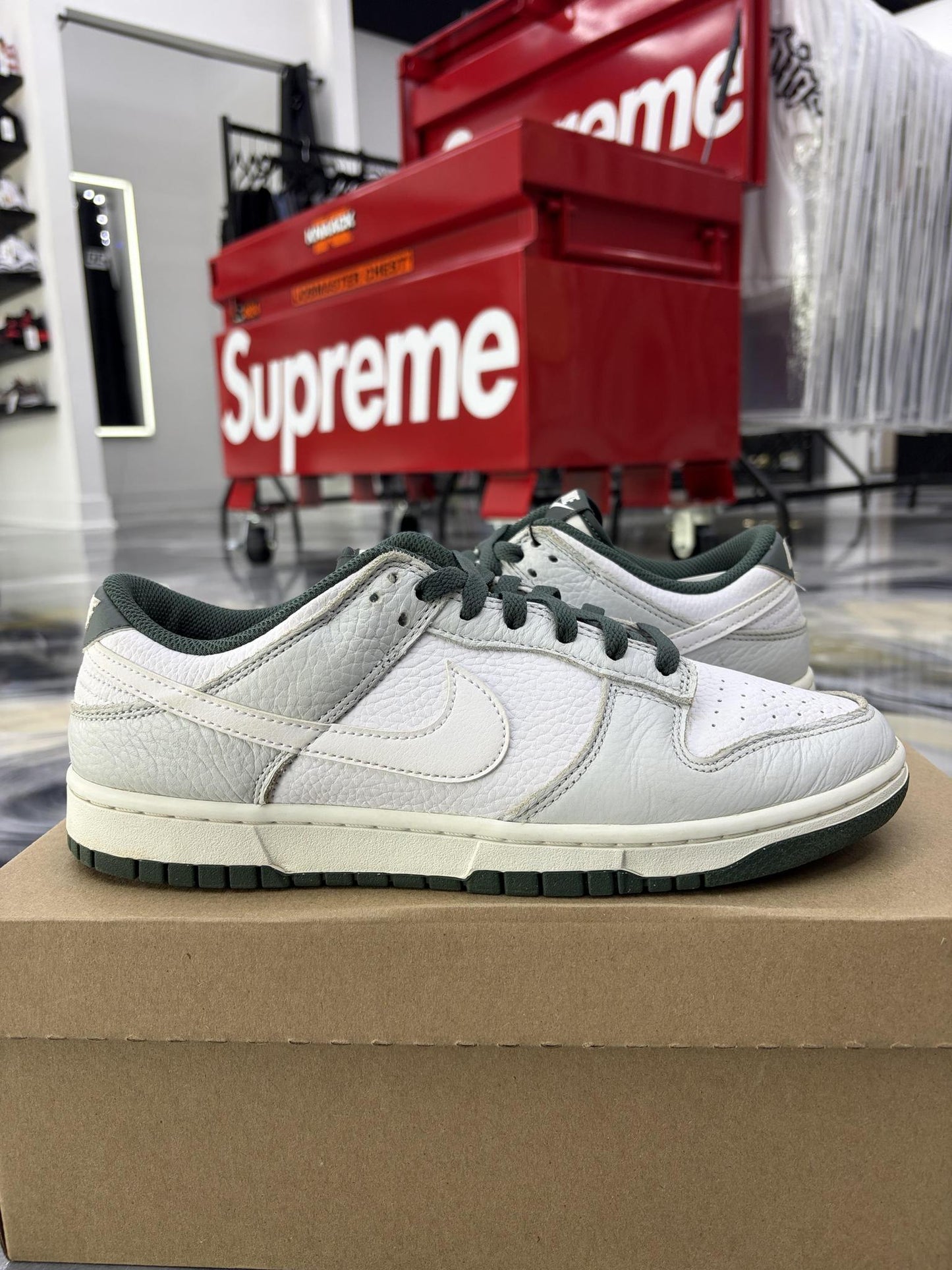 Nike Dunk Low "Vintage Green" Used Size 9.5