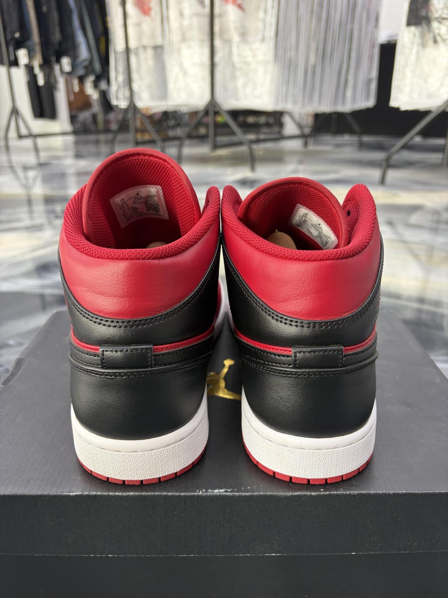 Jordan 1 Mid "Reverse Bred" Used Size 10