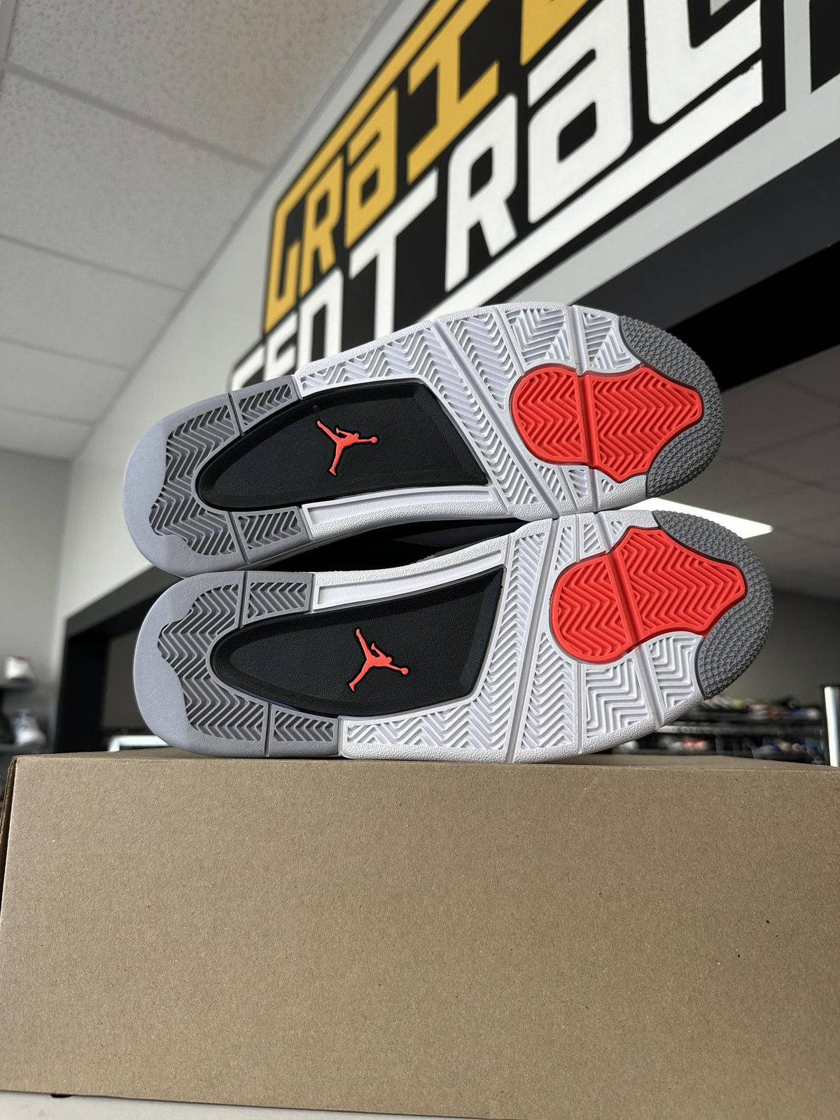 Jordan 4 "Infrared" Used Size 9