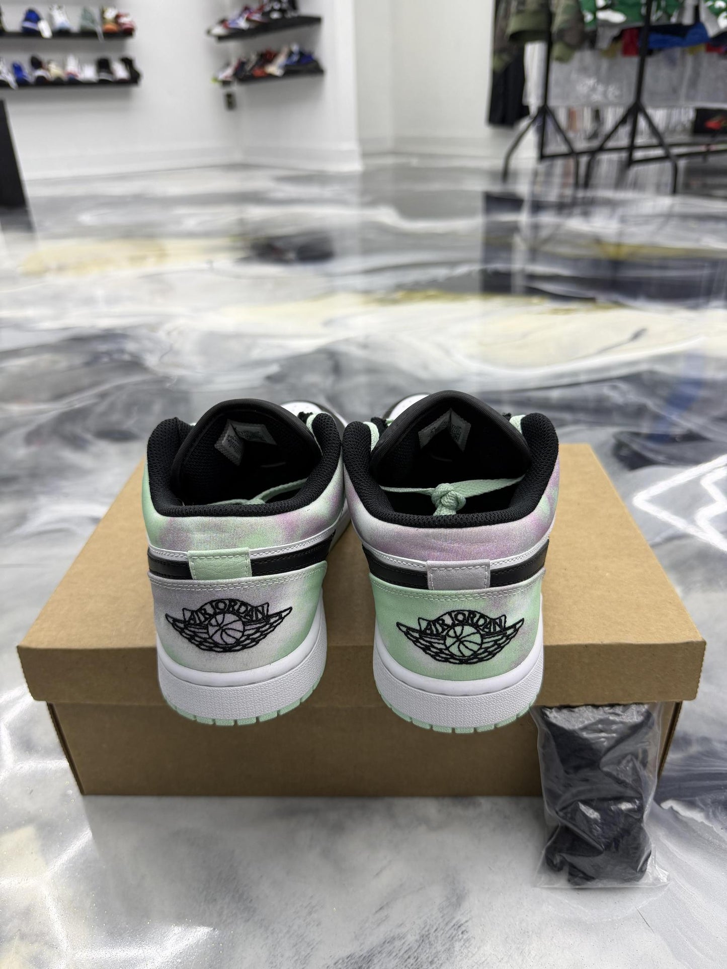 Jordan 1 Mid SE Dune Red Used Size 12