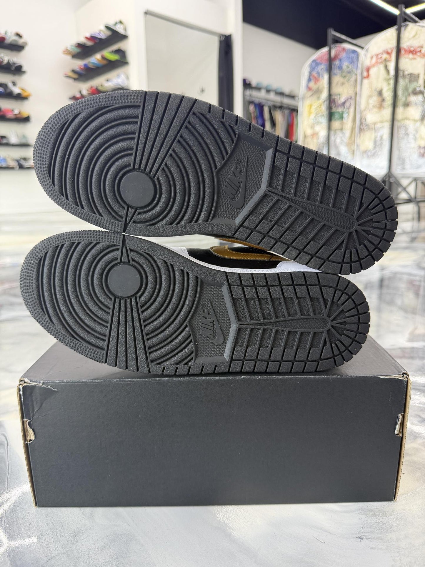 Jordan 1 Low "Black White Gold" Used Size 9