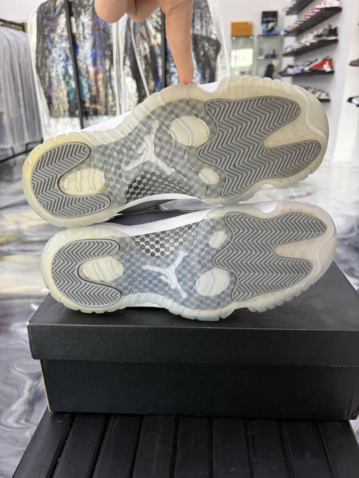 Jordan 11 Low "Cool Grey" Used Size 9.5