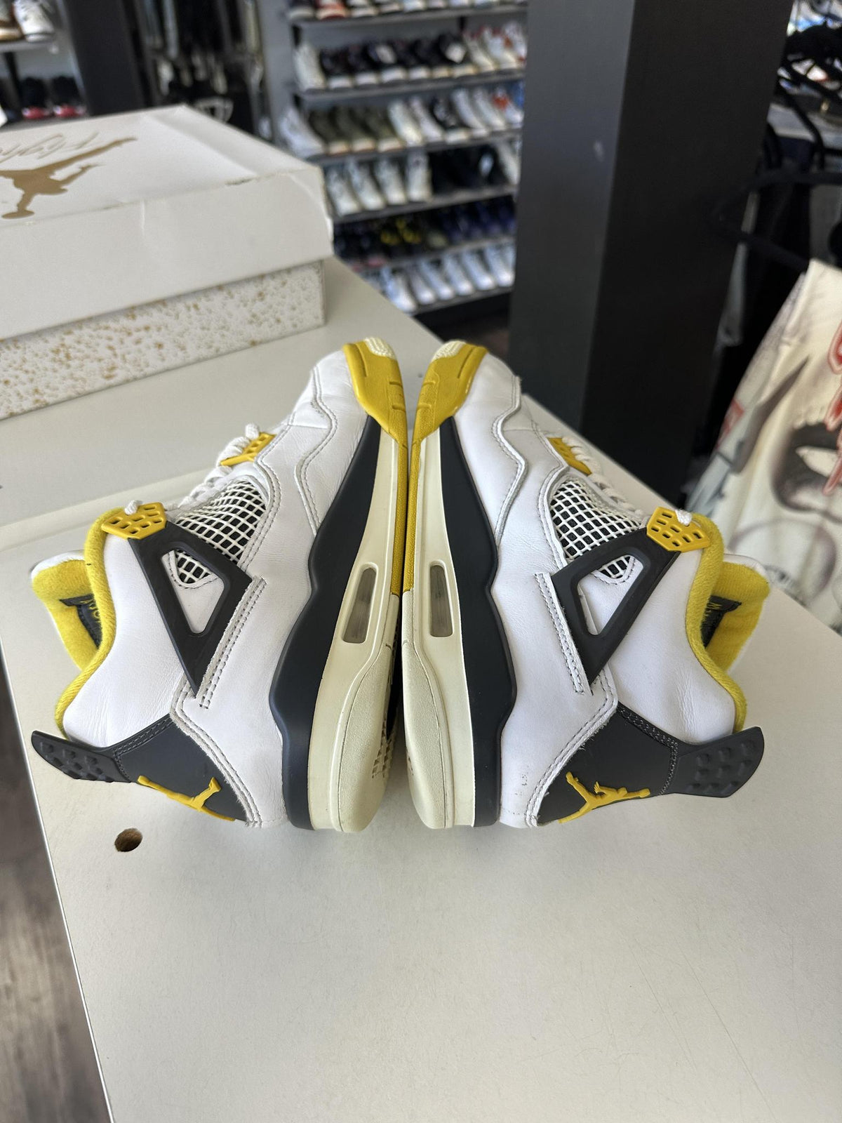 Jordan 4 "Vivid Sulfur" Size 5.5Y/7W Used