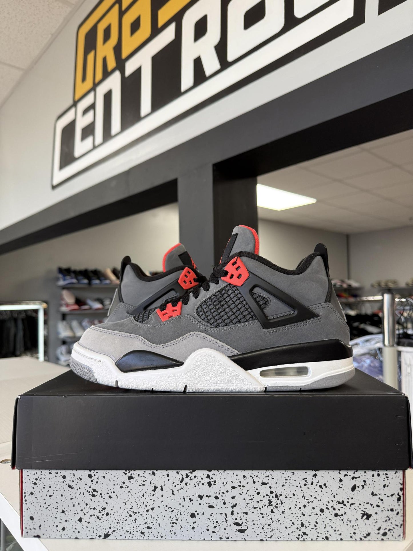 Jordan 4 "Infrared" Used Size 7Y/8.5W