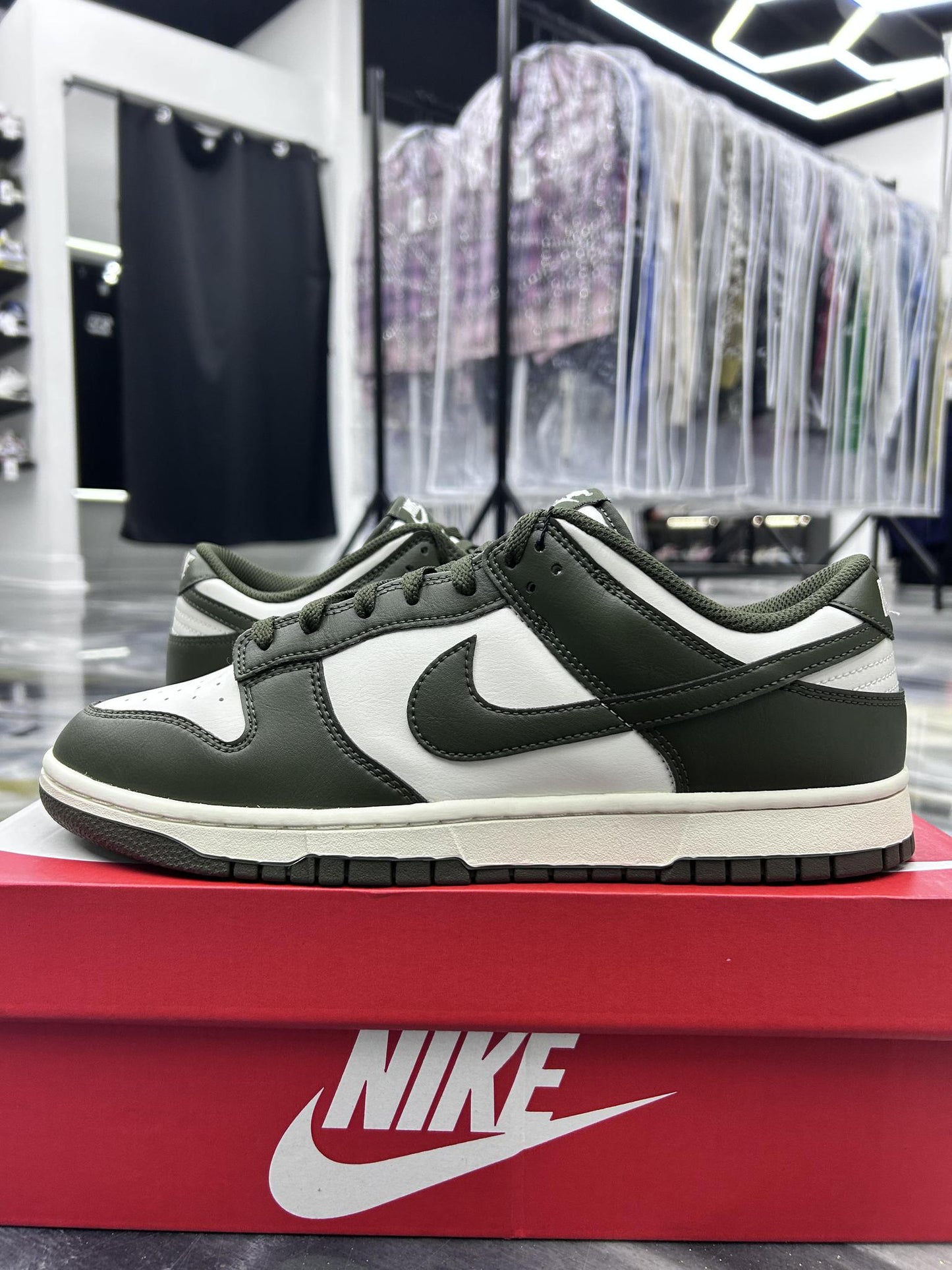 Nike Dunk Low "Cargo Khaki" Used Size 11
