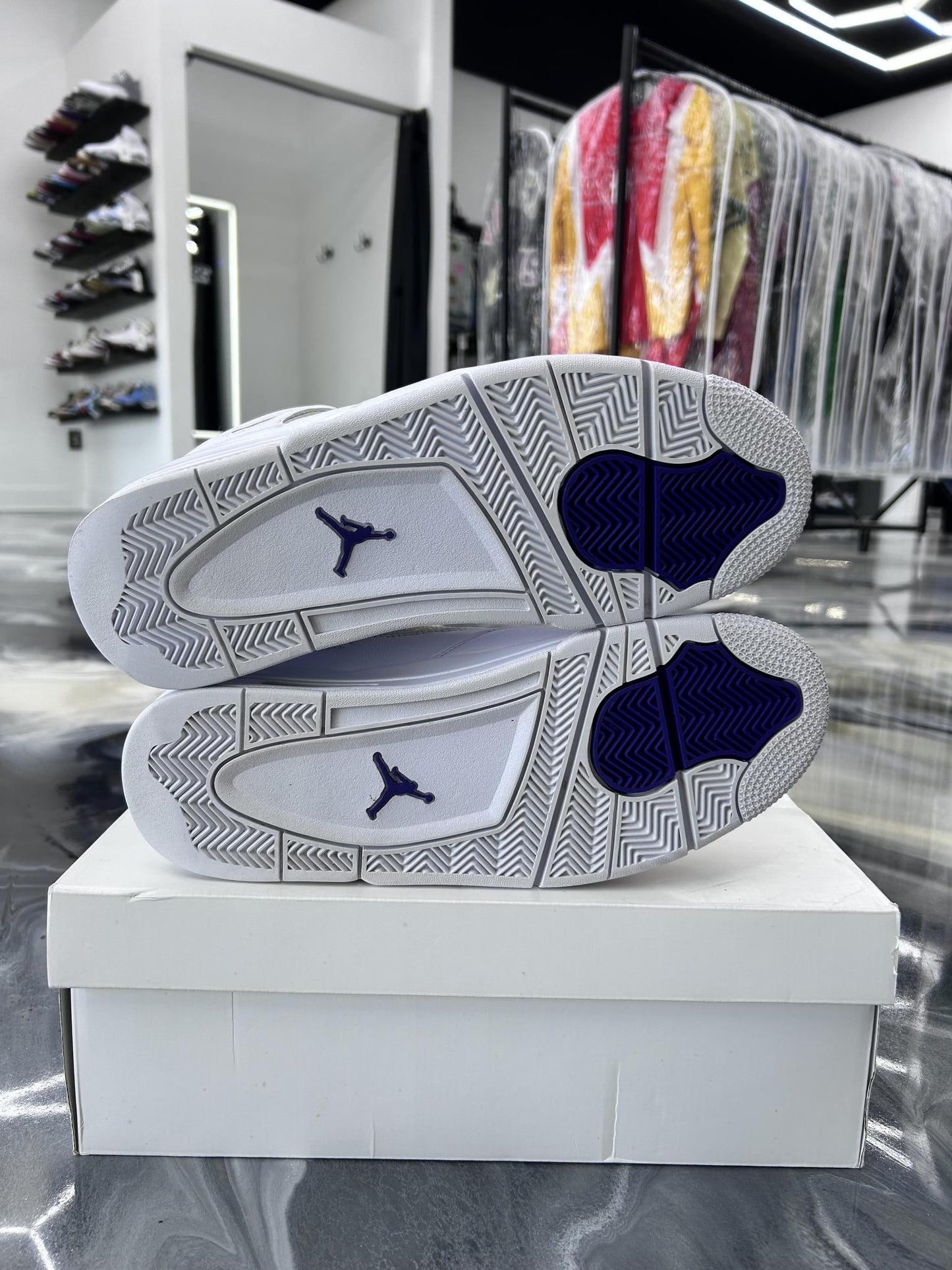 Jordan 4 "Metallic Purple" Used Size 11