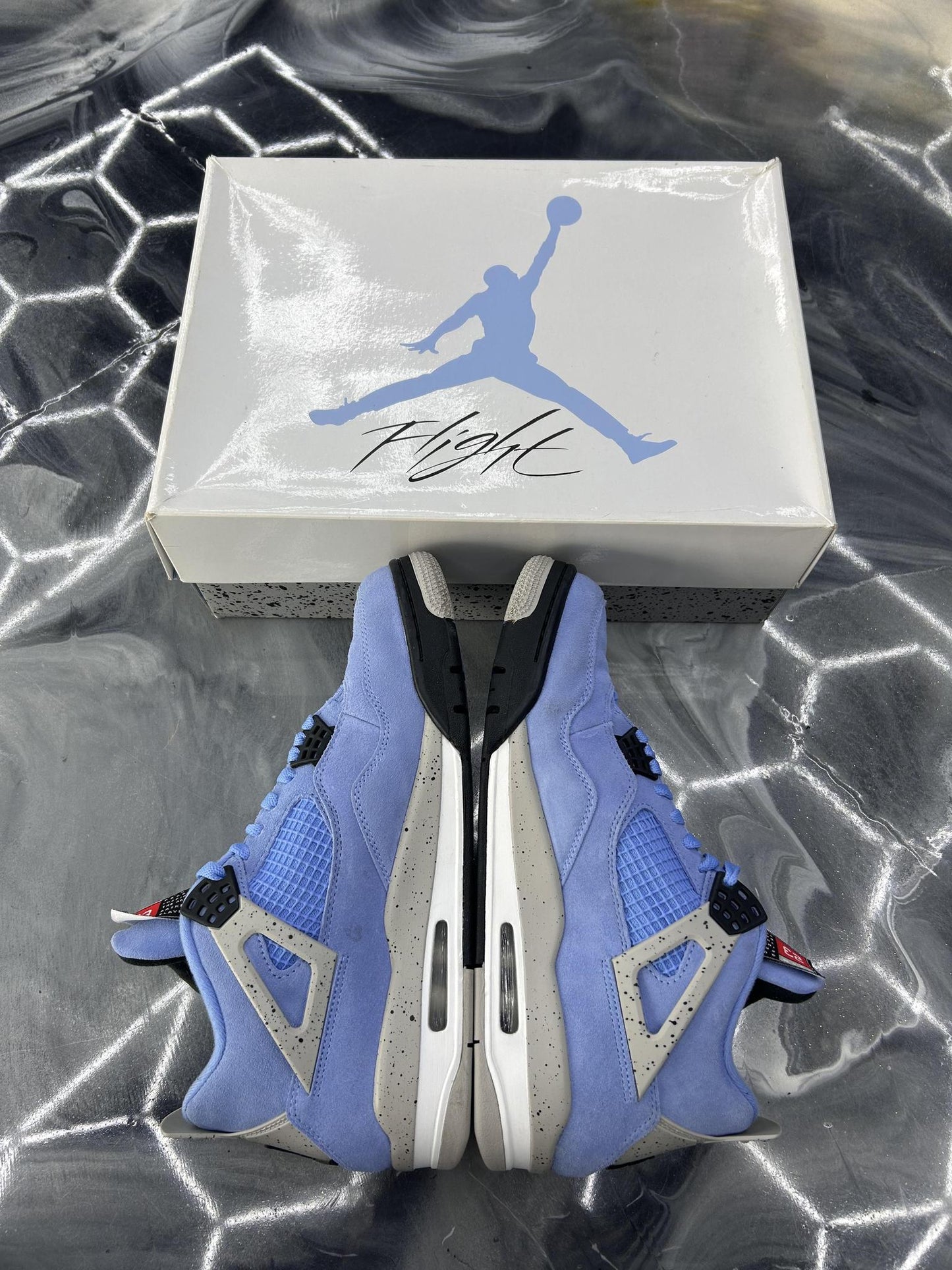 Jordan 4 "University Blue" Used Size 11