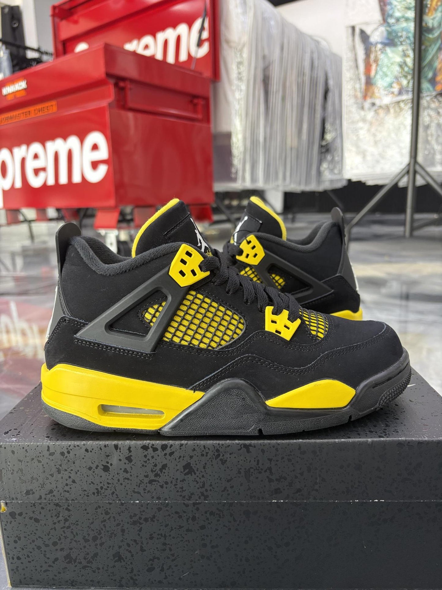 Jordan 4 "Thunder" Used Size 6Y/7.5W