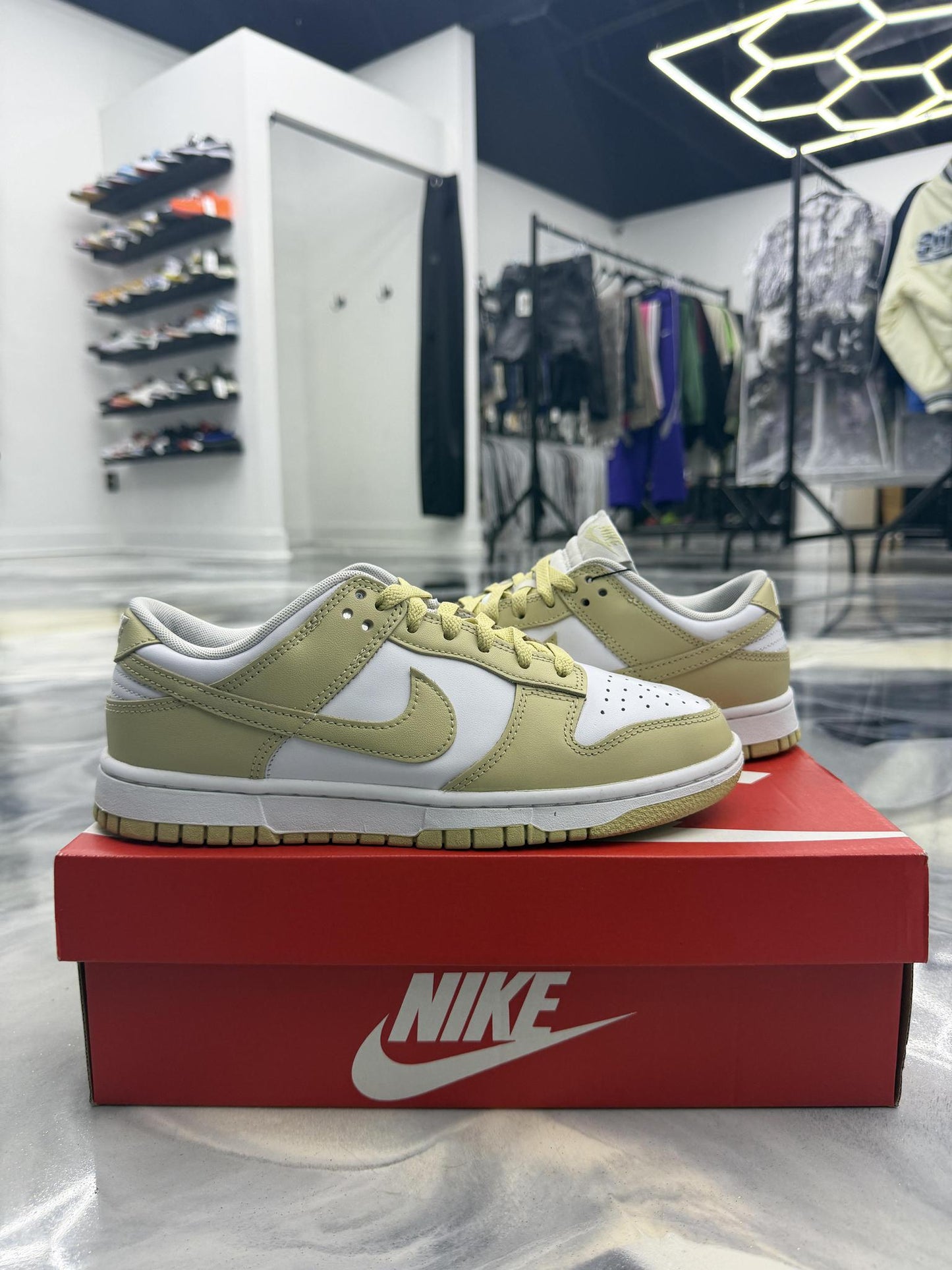 Nike Dunk Low "Team Gold" Size 7.5