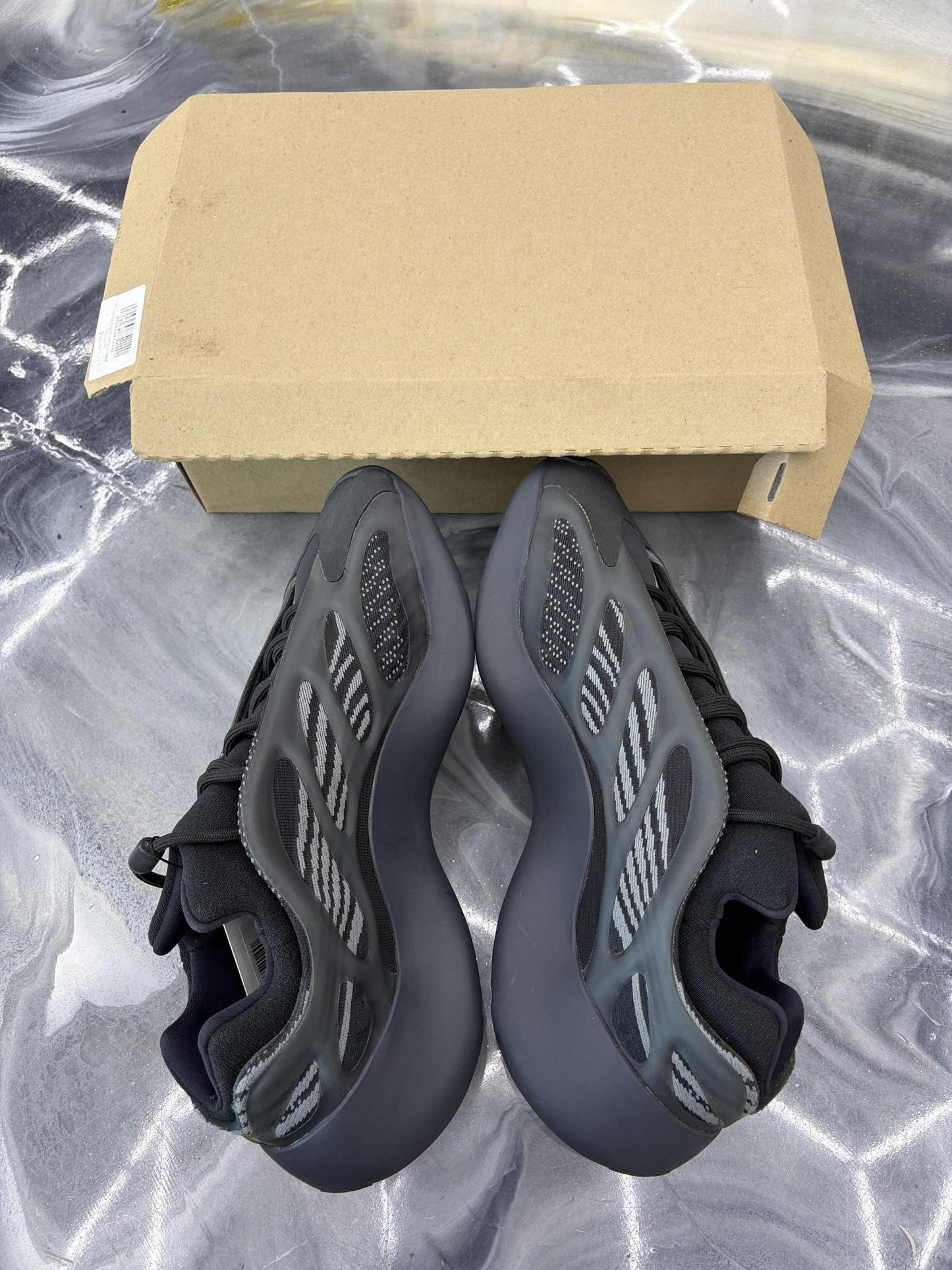 Yeezy 700 V3 "Dark Glow" Used Size 14