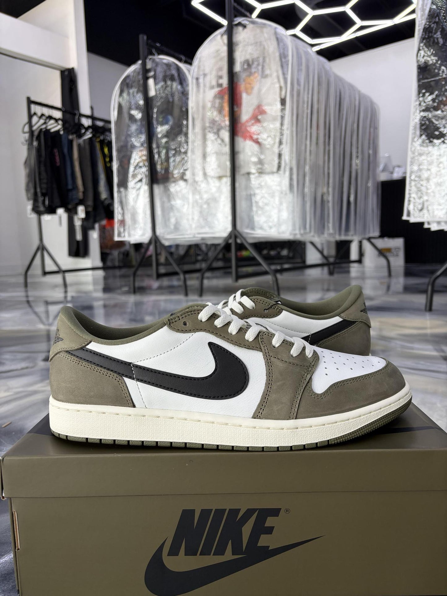Jordan 1 Low Medium Olive Used