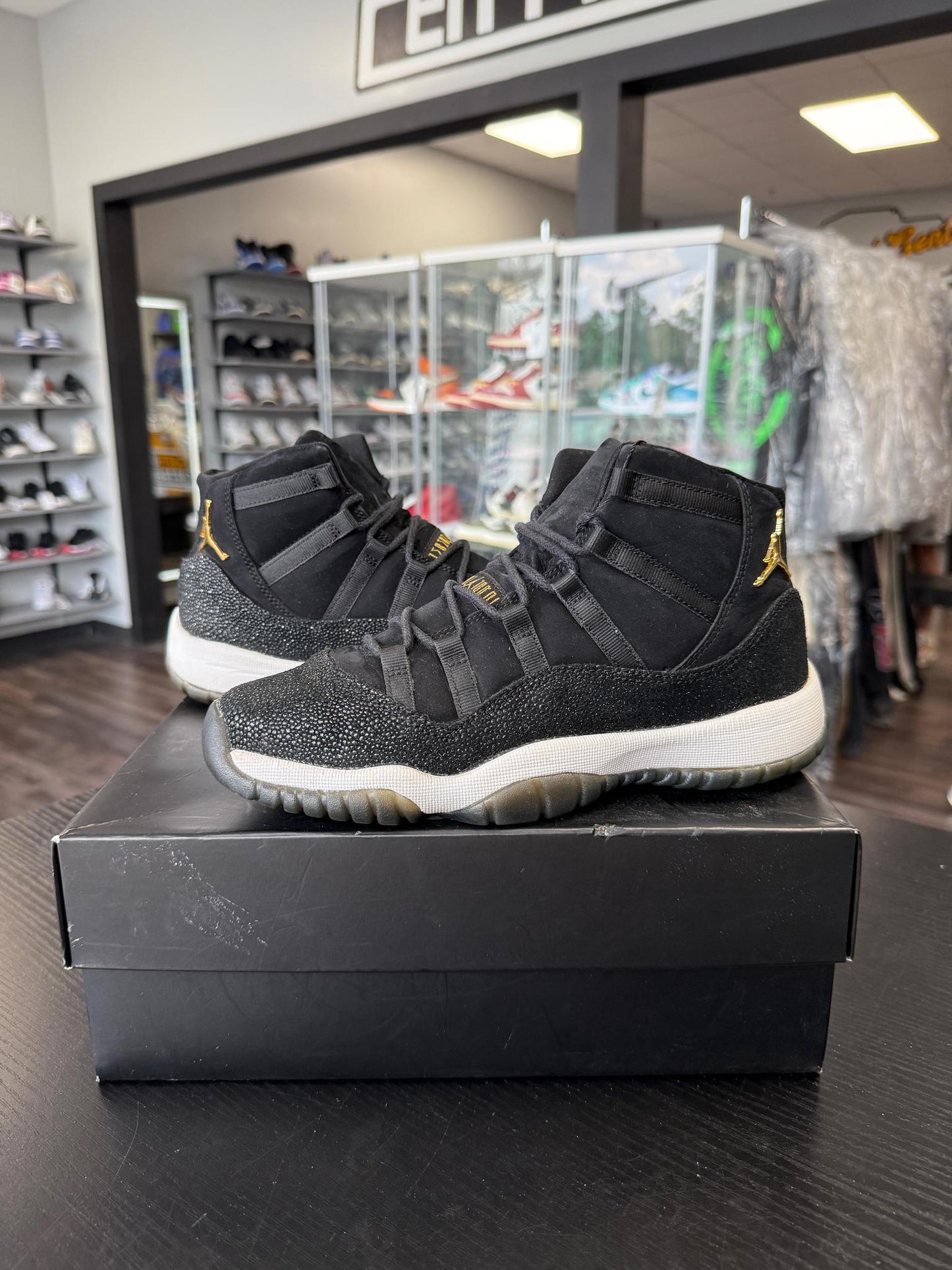 Jordan 11 "Heiress Black" Used Size 5.5Y/7W