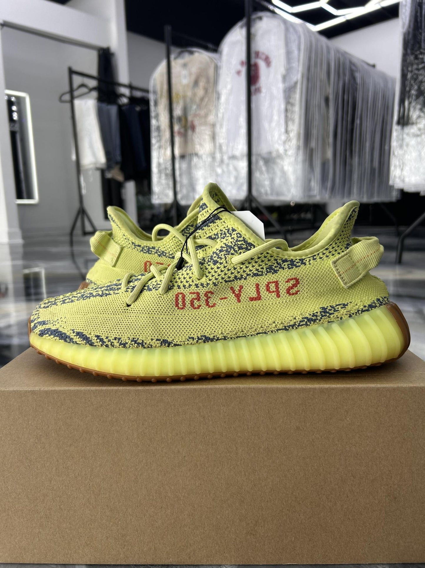 Yeezy 350 V2 "Frozen Yellow" Used Size 11