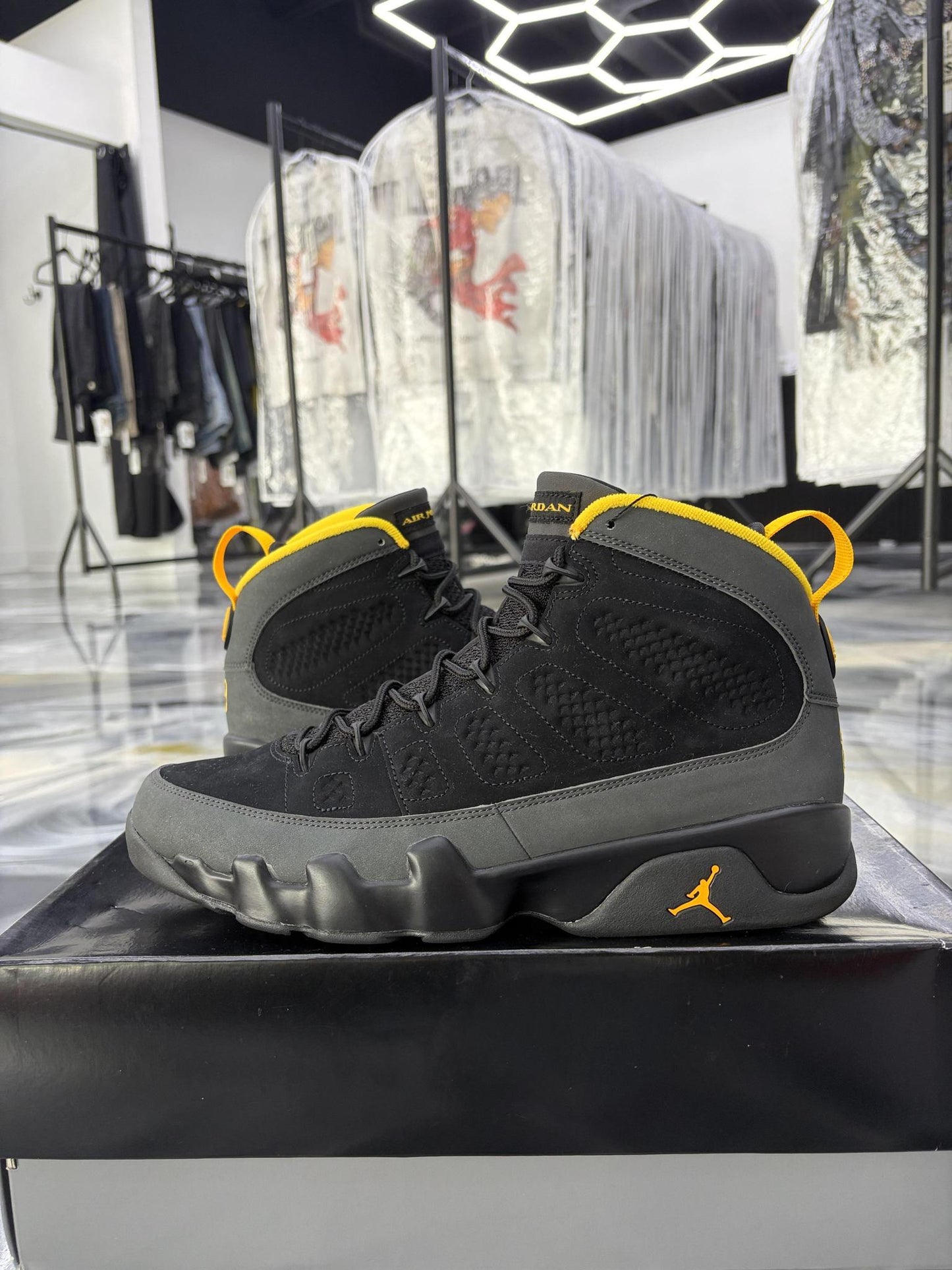 Jordan 9 "University Gold" Used Size 10.5