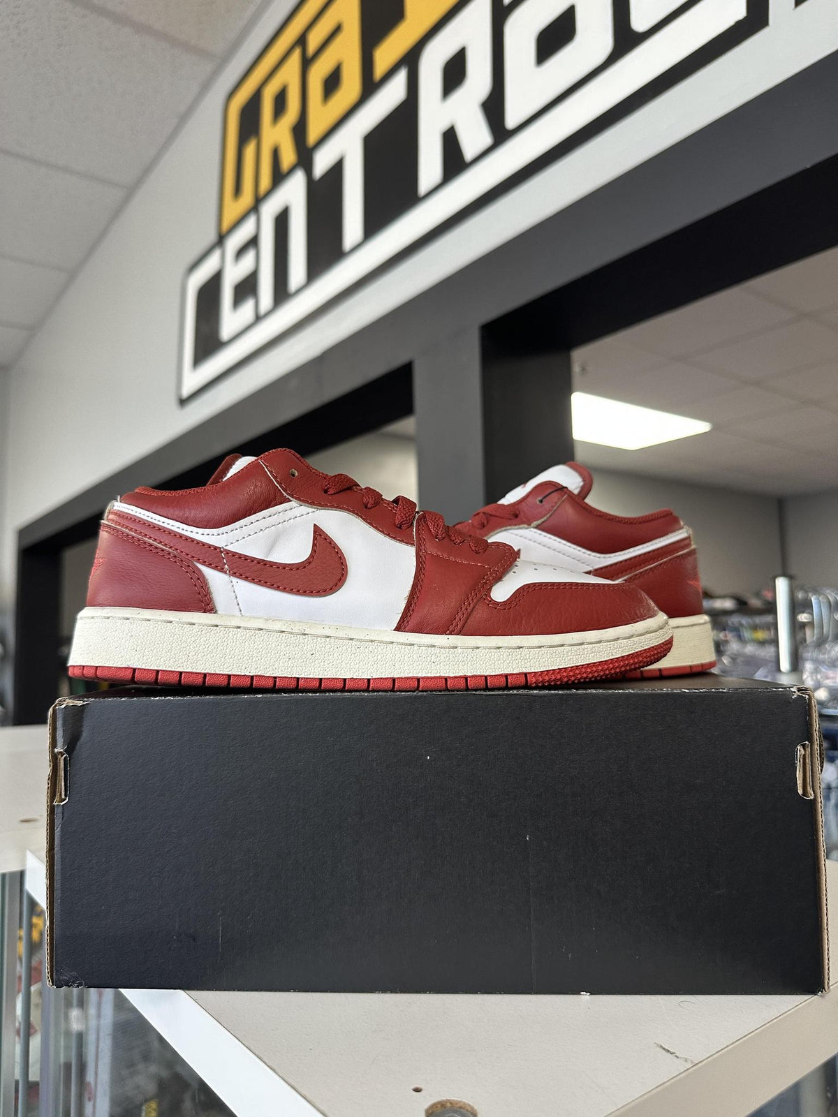 Jordan 1 Low Dune Red Used