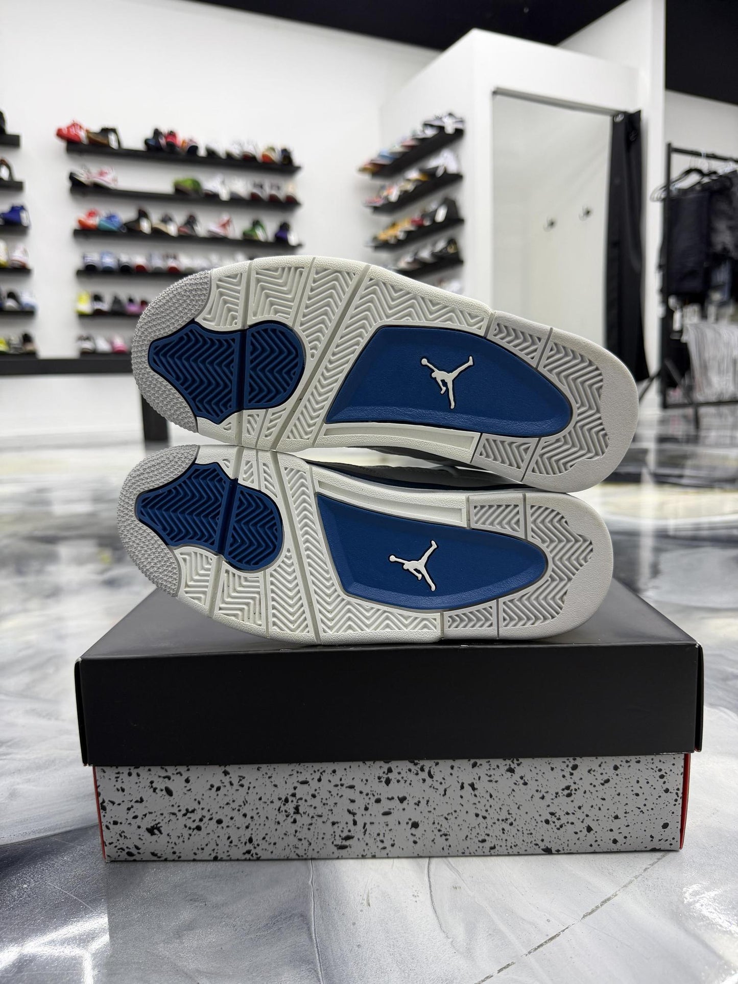 Jordan 4 Military Blue Used Size 6Y/7.5W