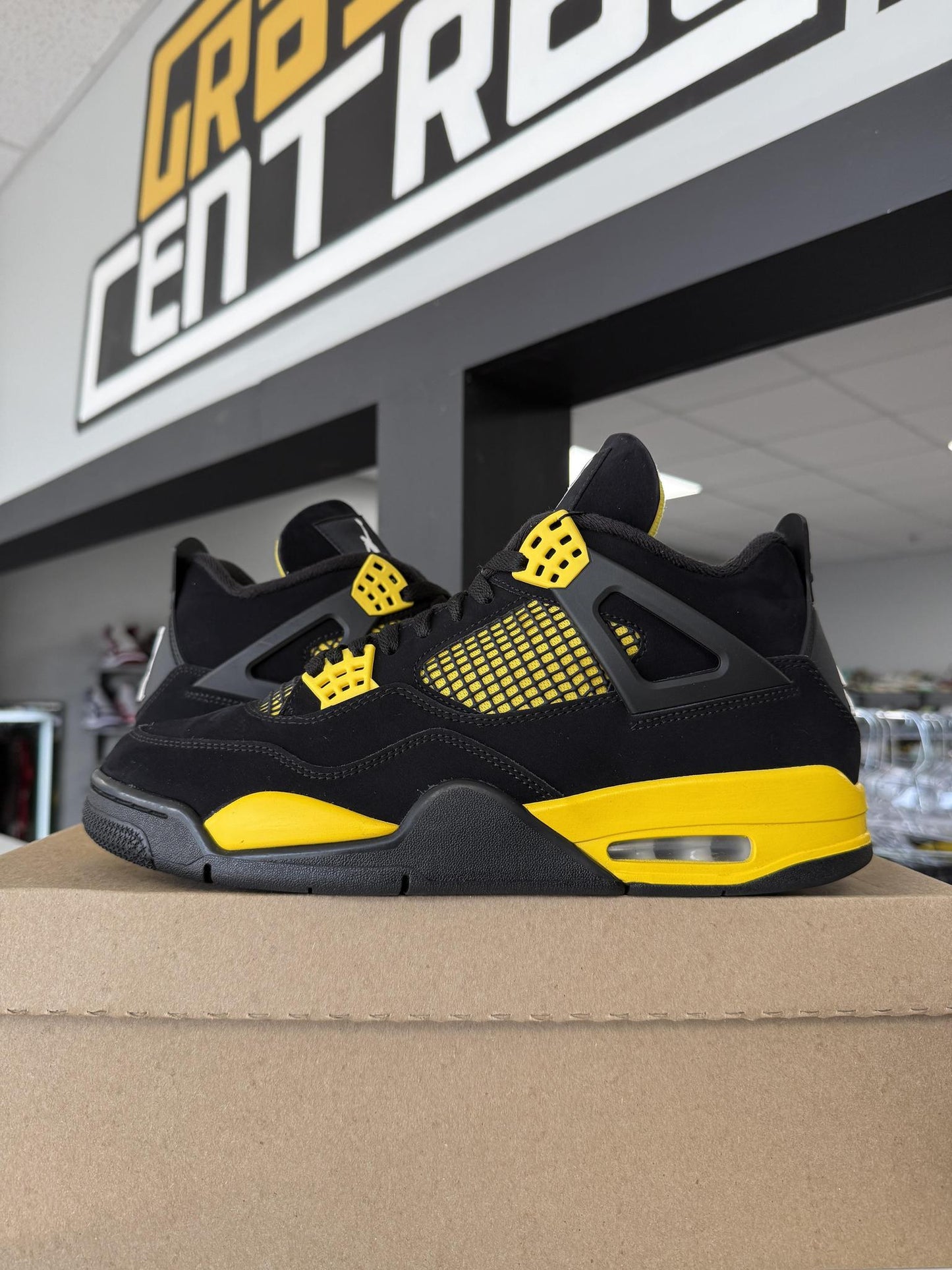 Jordan 4 "Thunder" Used Size 10
